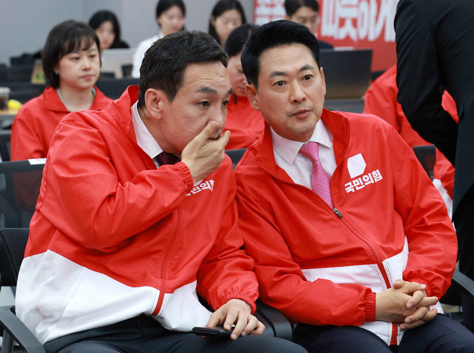 정치;정당;국민의힘개표상황실;장동혁;국민의힘방송사출구결과