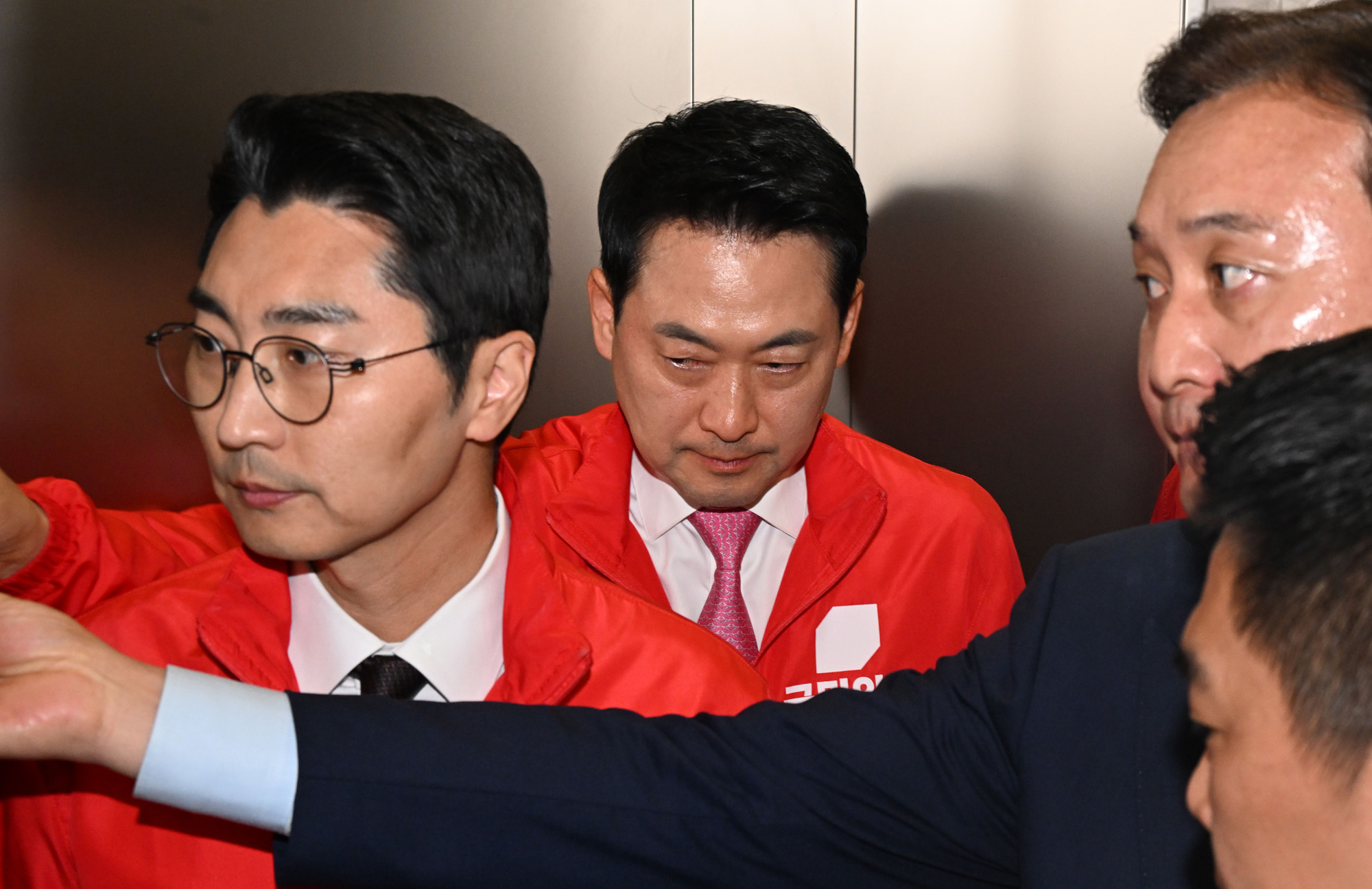 정치;정당;국민의힘개표상황실;장동혁;국민의힘방송사출구결과