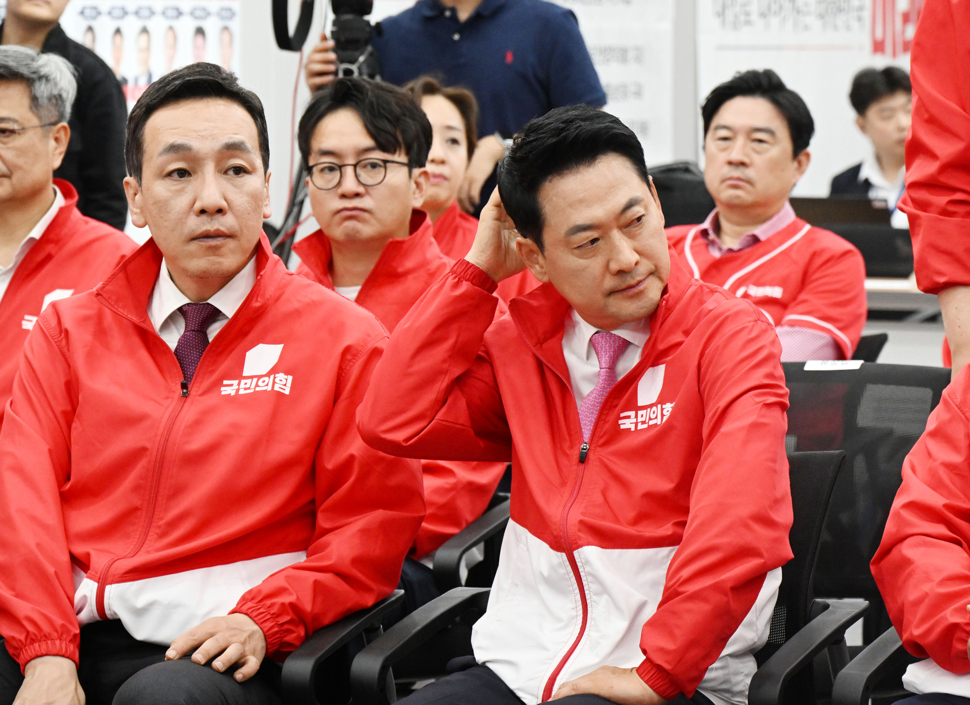 정치;정당;국민의힘개표상황실;장동혁;국민의힘방송사출구결과