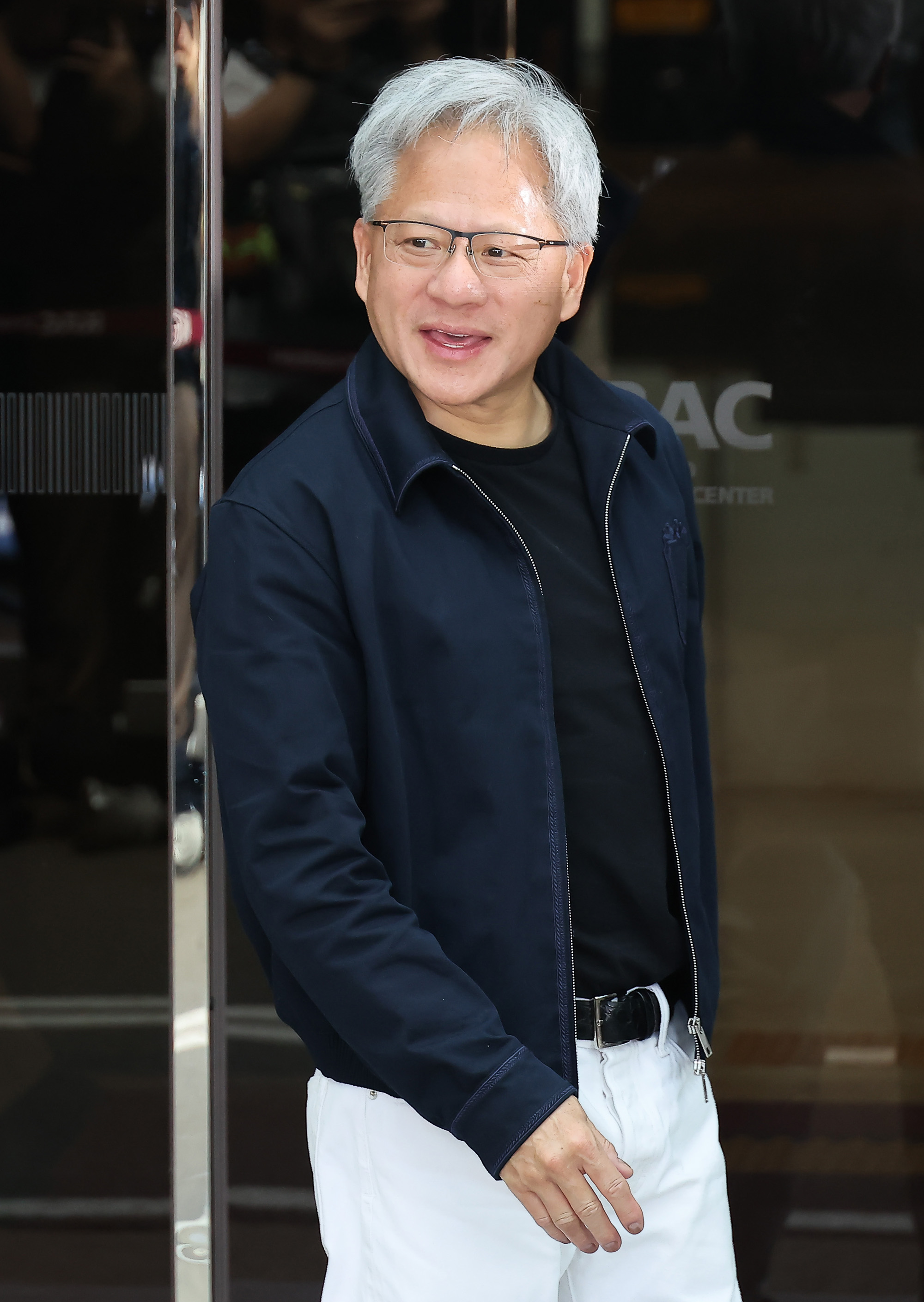 젠슨황;입국