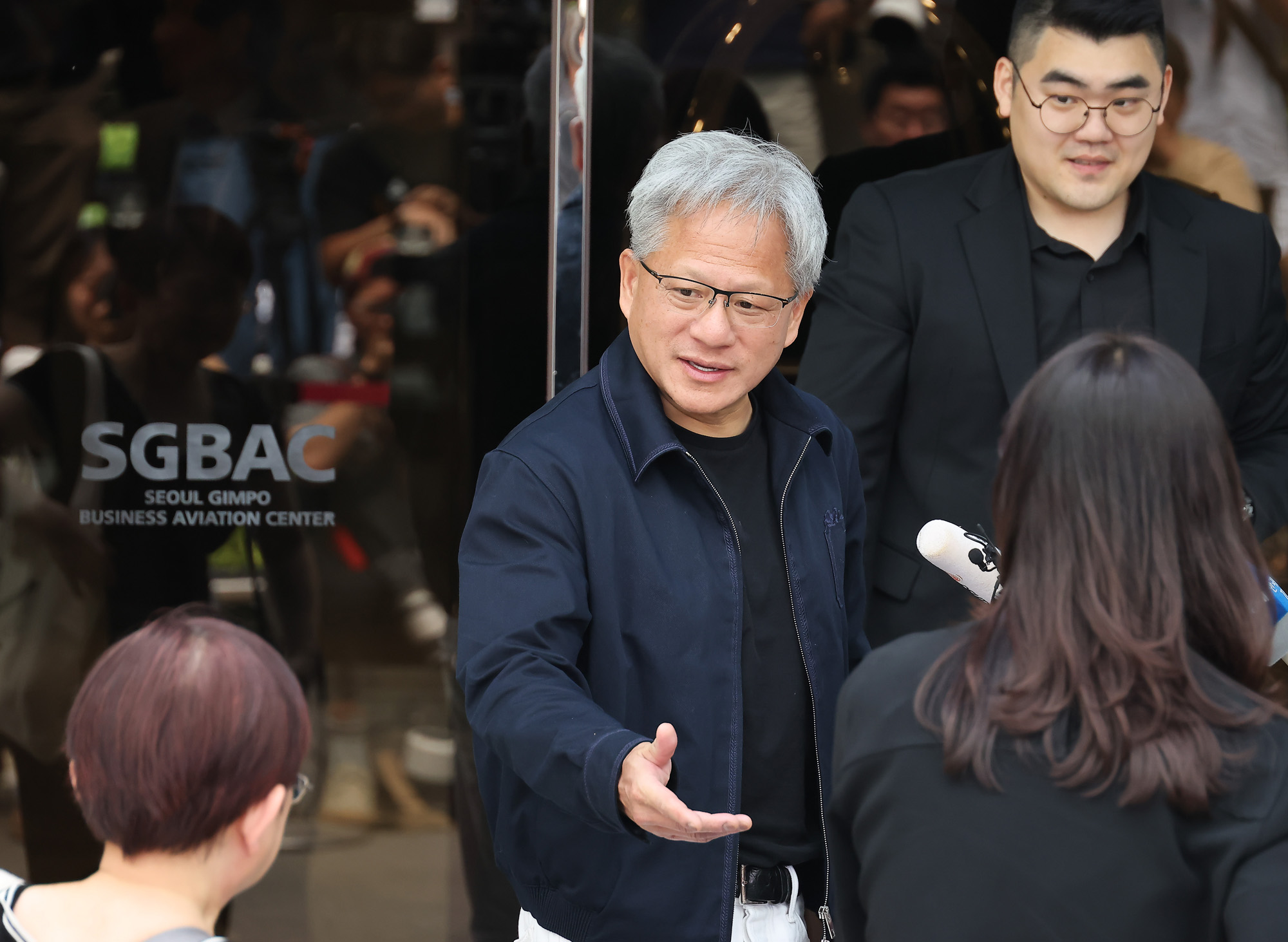 젠슨황;입국