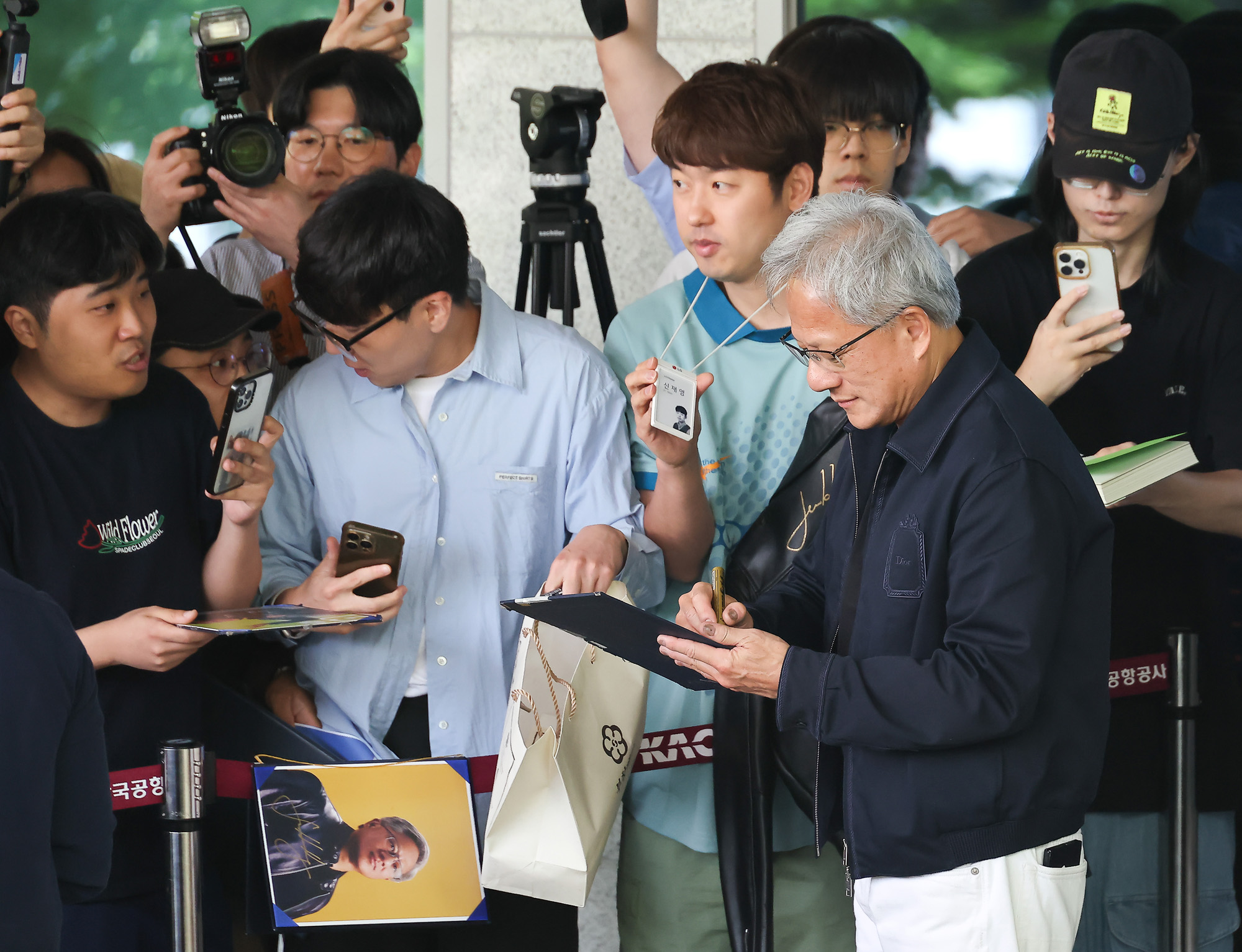 젠슨황;입국