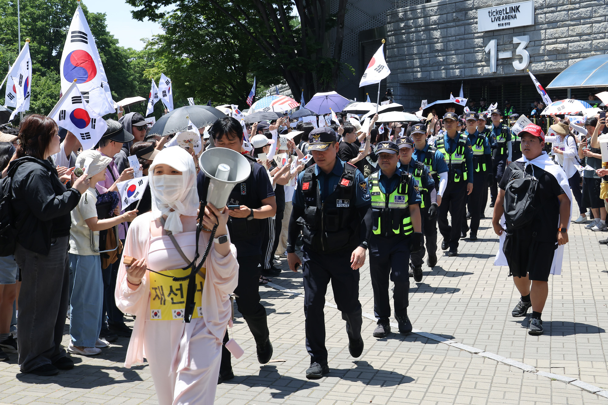 올림픽 공원;개표소;시위;투표용지;재투표;재선거;부정선거