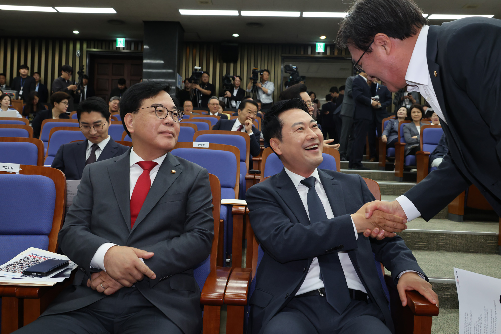 정치;국회;국민의힘 의원총회원내대표선출;장동혁