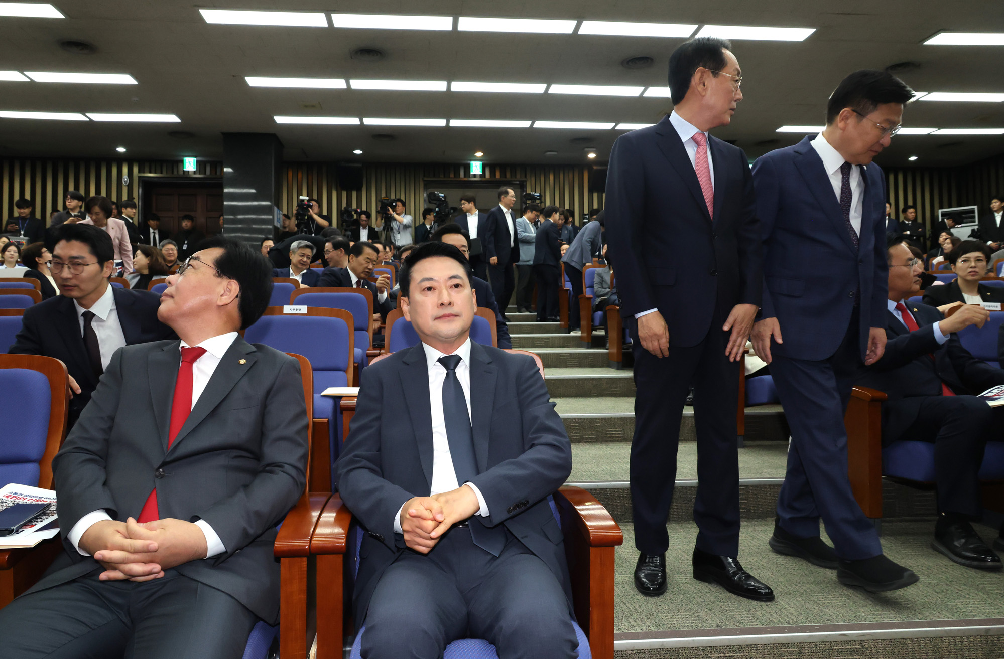 정치;국회;국민의힘 의원총회원내대표선출;장동혁