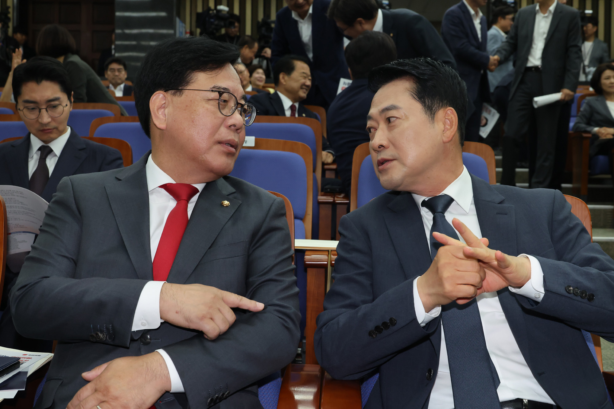 정치;국회;국민의힘 의원총회원내대표선출;장동혁