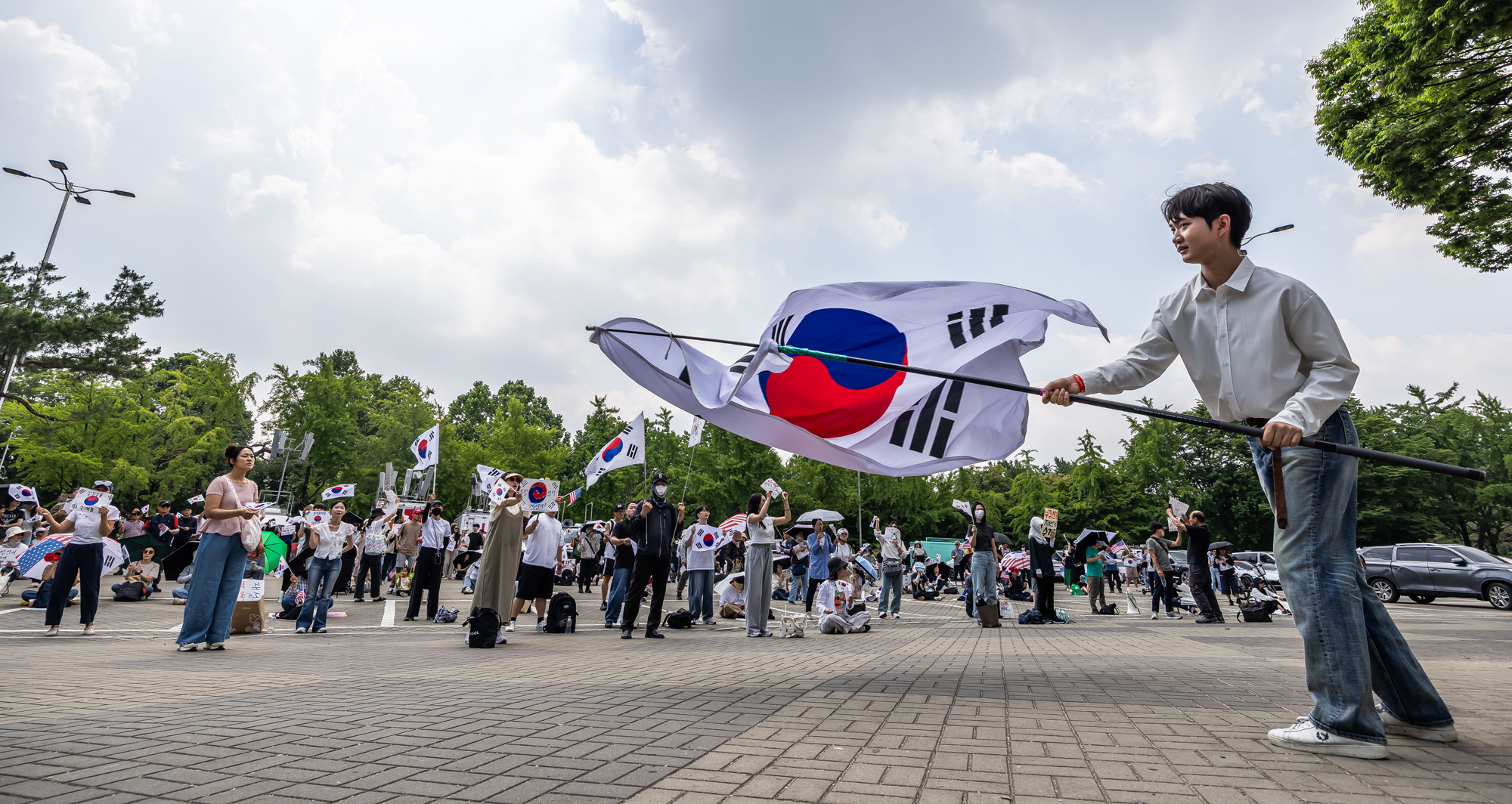 사회;집회;시위;6.3지방선거투표용지부족사태;재선거요구;부정선거주장;잠실개표소봉쇄시위;잠실개표소봉쇄극우;극우집회;태극기집회;올림픽공원투표소봉쇄