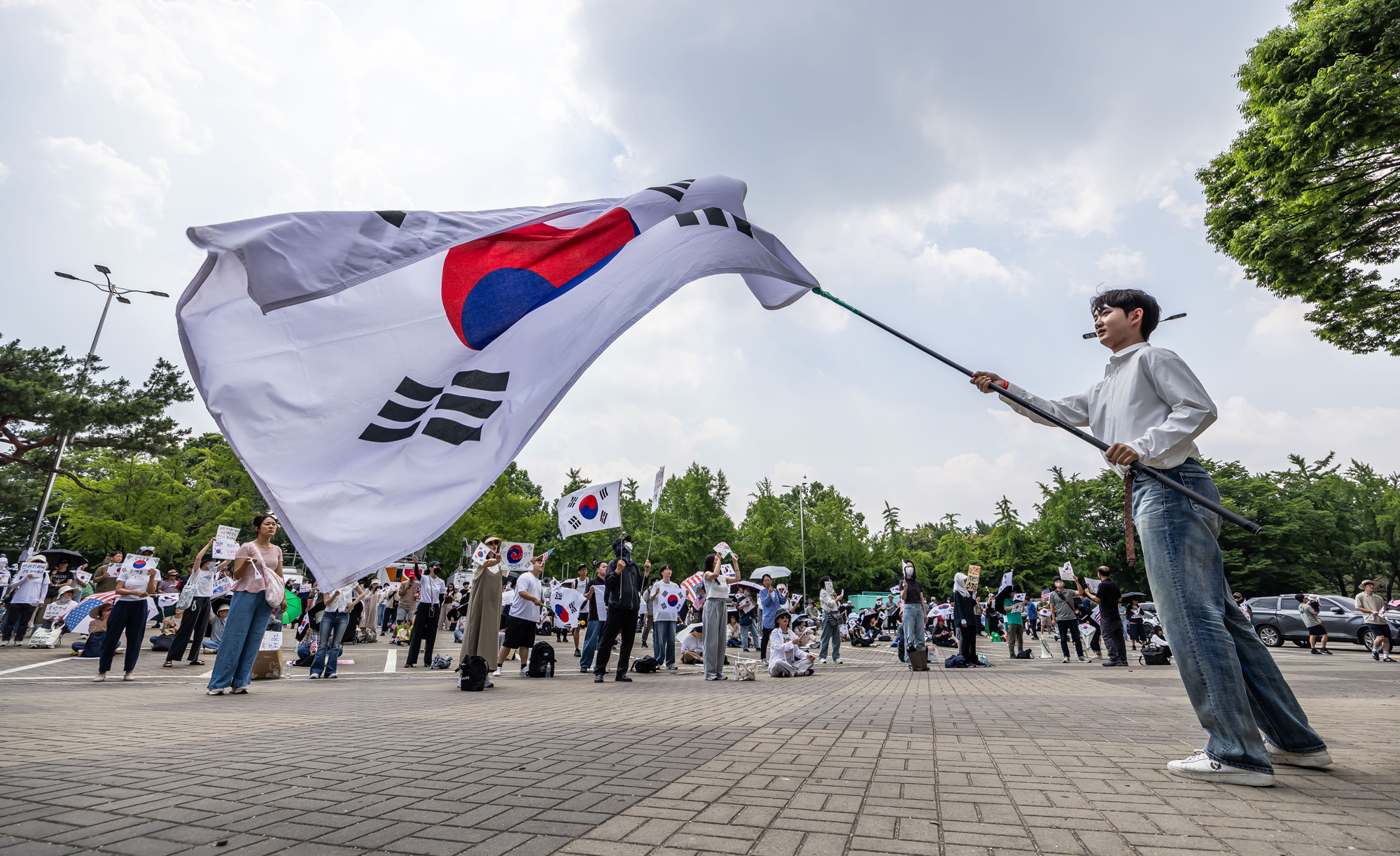사회;집회;시위;6.3지방선거투표용지부족사태;재선거요구;부정선거주장;잠실개표소봉쇄시위;잠실개표소봉쇄극우;극우집회;태극기집회;올림픽공원투표소봉쇄