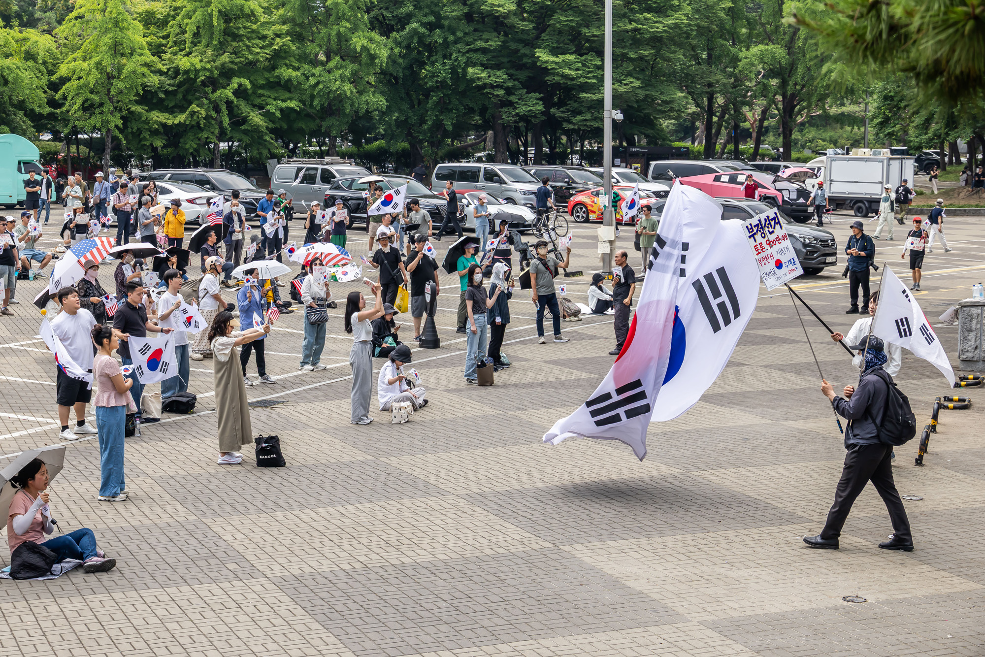 사회;집회;시위;6.3지방선거투표용지부족사태;재선거요구;부정선거주장;잠실개표소봉쇄시위;잠실개표소봉쇄극우;극우집회;태극기집회;올림픽공원투표소봉쇄
