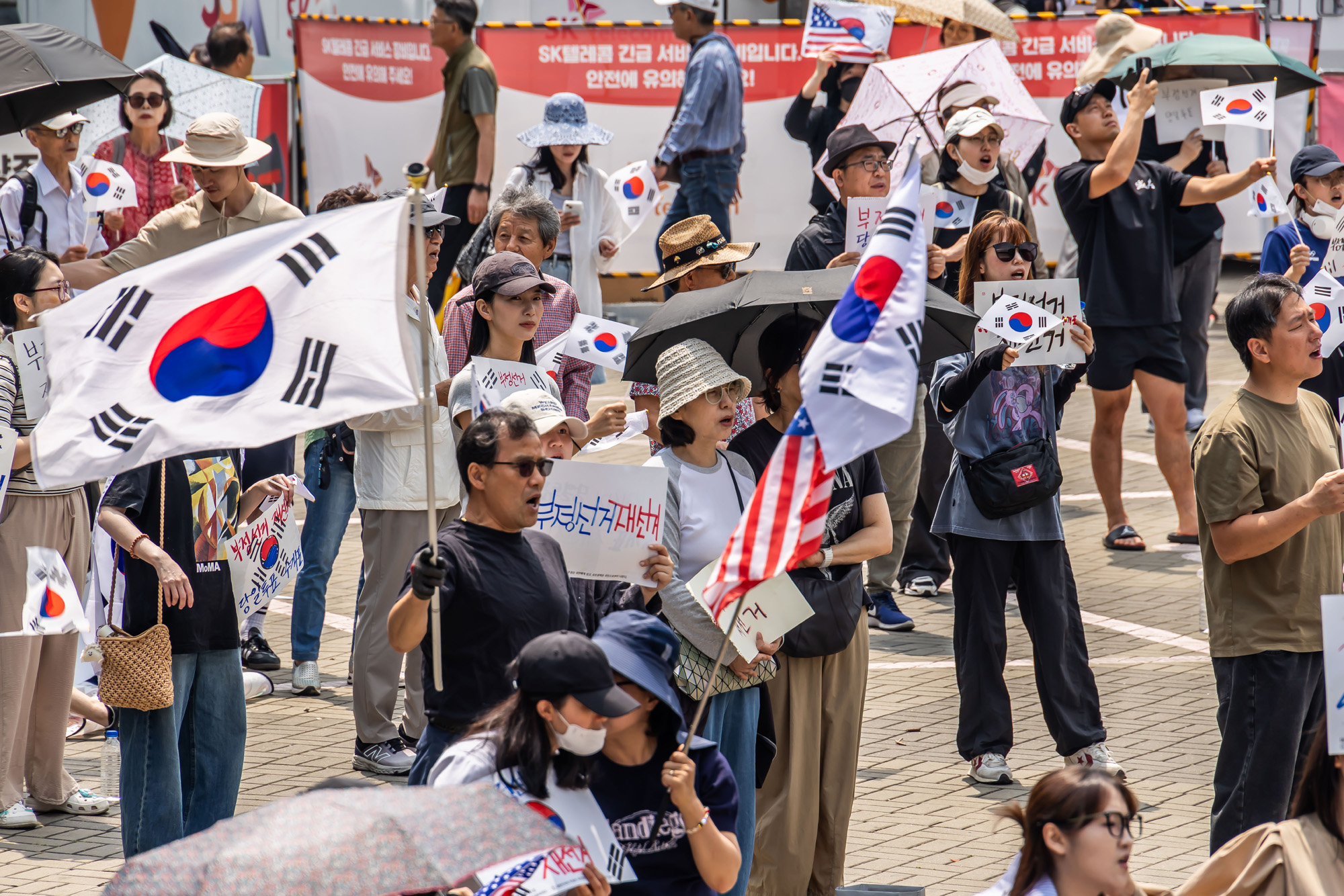 사회;집회;시위;6.3지방선거투표용지부족사태;재선거요구;부정선거주장;잠실개표소봉쇄시위;잠실개표소봉쇄극우;극우집회;태극기집회;올림픽공원투표소봉쇄
