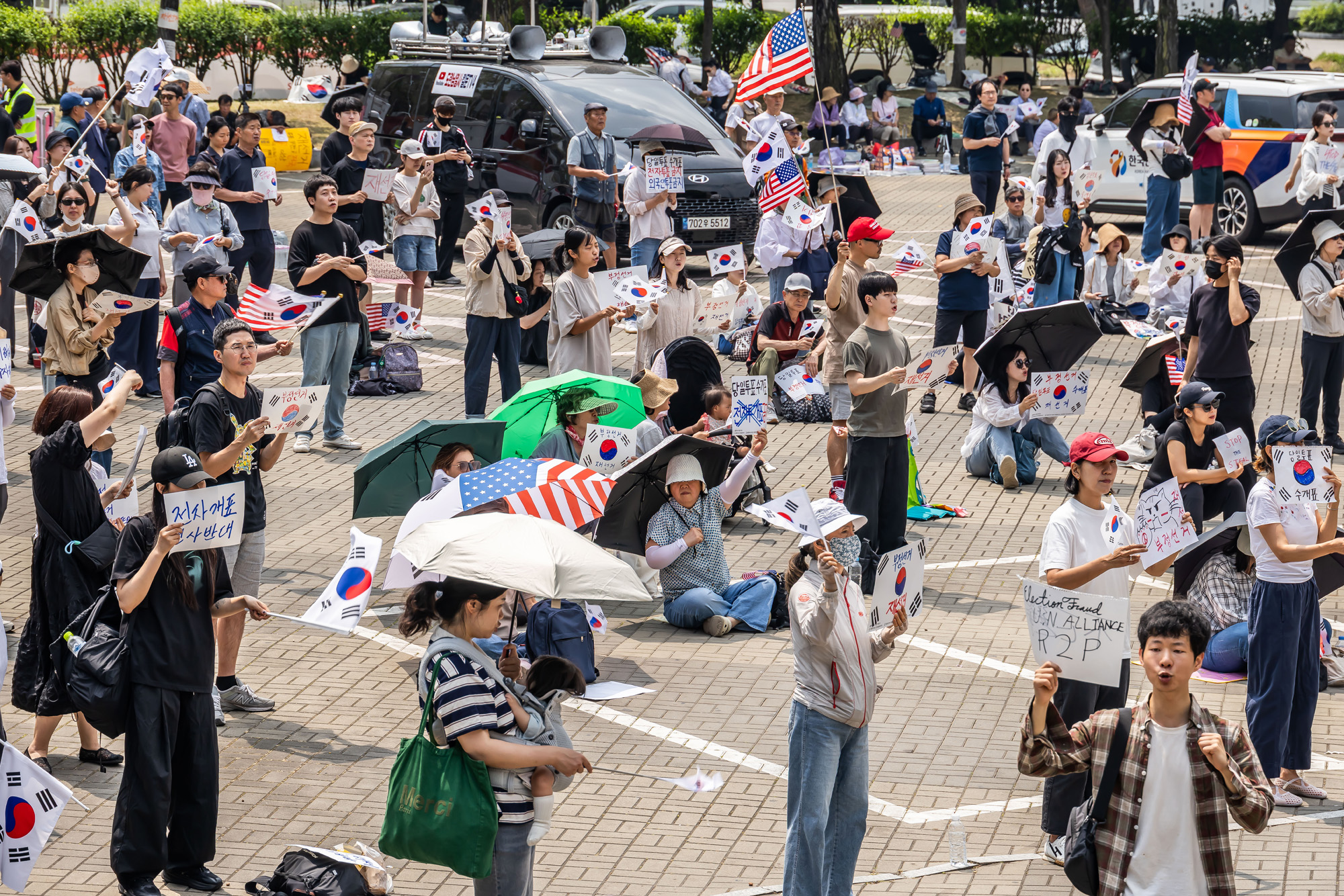 사회;집회;시위;6.3지방선거투표용지부족사태;재선거요구;부정선거주장;잠실개표소봉쇄시위;잠실개표소봉쇄극우;극우집회;태극기집회;올림픽공원투표소봉쇄