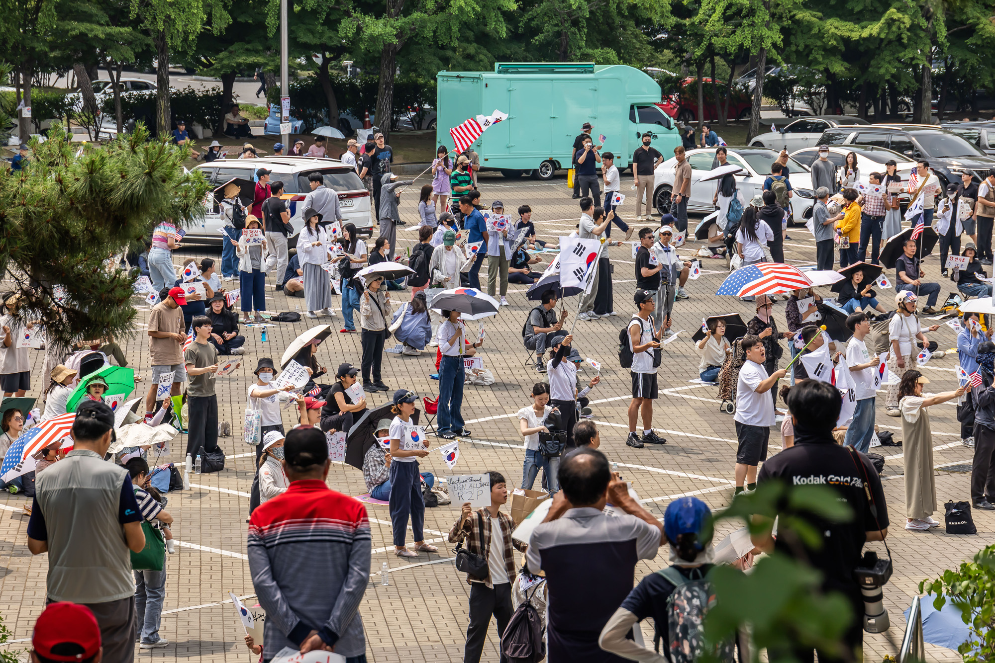 사회;집회;시위;6.3지방선거투표용지부족사태;재선거요구;부정선거주장;잠실개표소봉쇄시위;잠실개표소봉쇄극우;극우집회;태극기집회;올림픽공원투표소봉쇄