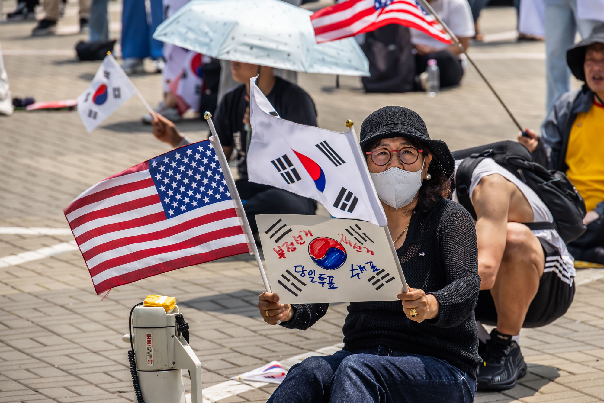 사회;집회;시위;6.3지방선거투표용지부족사태;재선거요구;부정선거주장;잠실개표소봉쇄시위;잠실개표소봉쇄극우;극우집회;태극기집회;올림픽공원투표소봉쇄