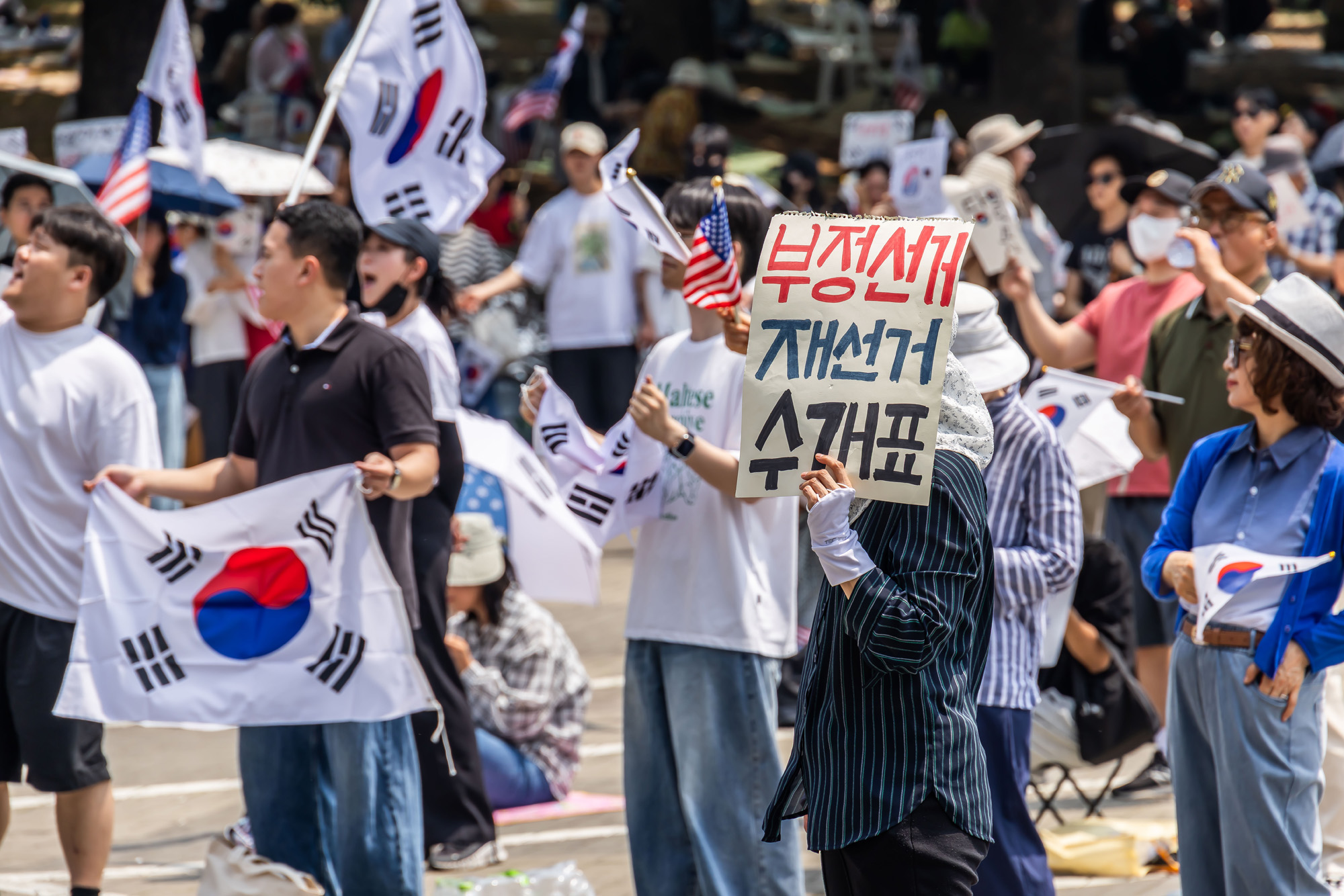 사회;집회;시위;6.3지방선거투표용지부족사태;재선거요구;부정선거주장;잠실개표소봉쇄시위;잠실개표소봉쇄극우;극우집회;태극기집회;올림픽공원투표소봉쇄