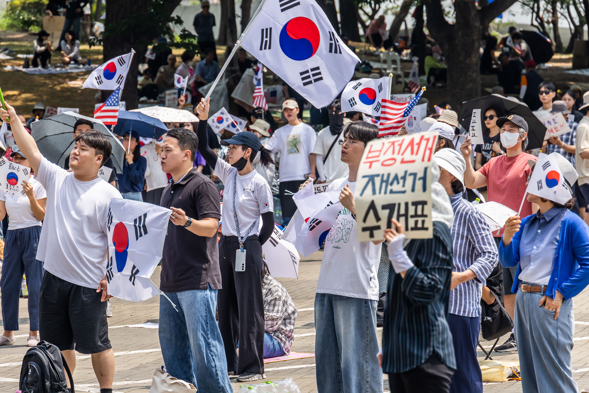 사회;집회;시위;6.3지방선거투표용지부족사태;재선거요구;부정선거주장;잠실개표소봉쇄시위;잠실개표소봉쇄극우;극우집회;태극기집회;올림픽공원투표소봉쇄