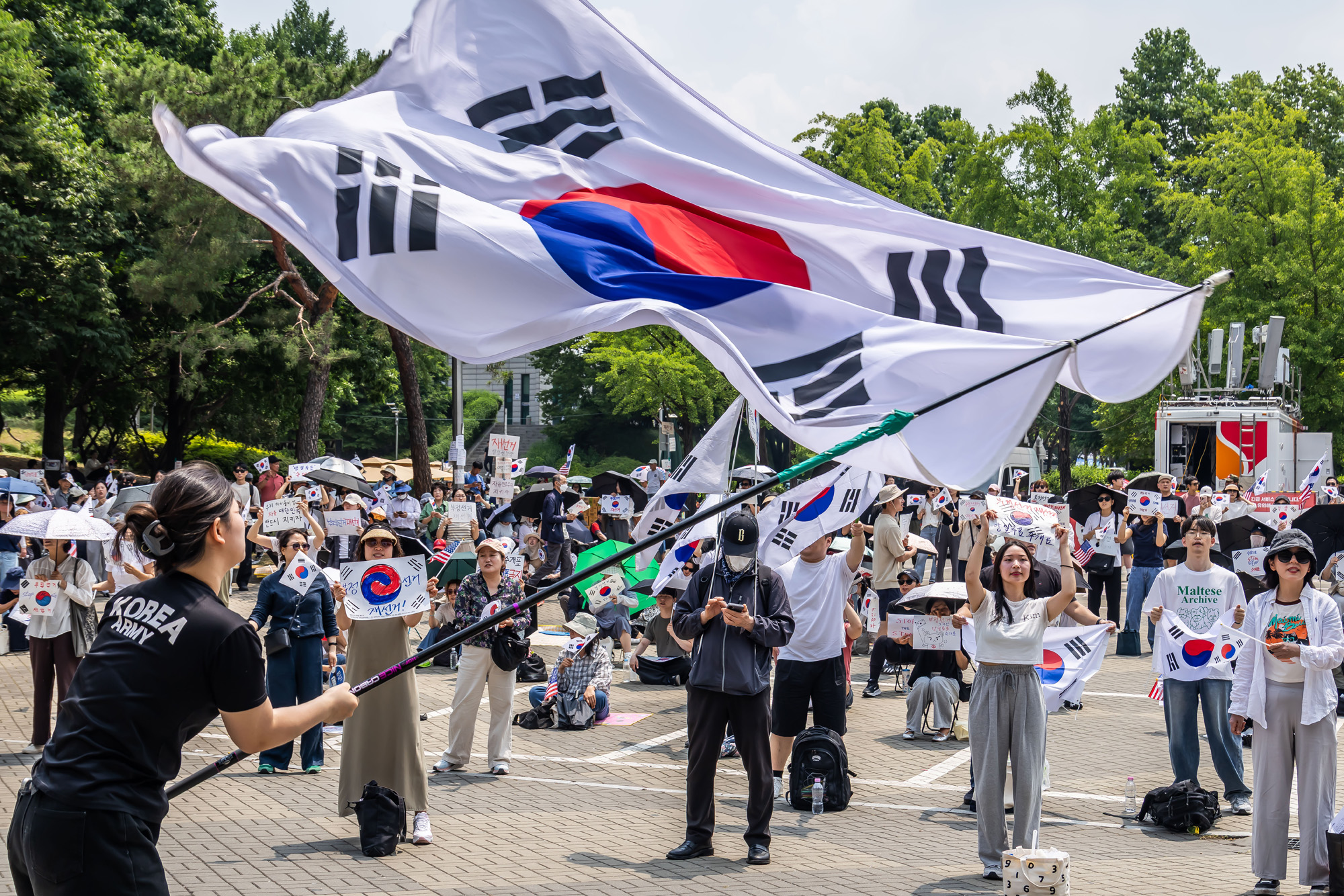 사회;집회;시위;6.3지방선거투표용지부족사태;재선거요구;부정선거주장;잠실개표소봉쇄시위;잠실개표소봉쇄극우;극우집회;태극기집회;올림픽공원투표소봉쇄