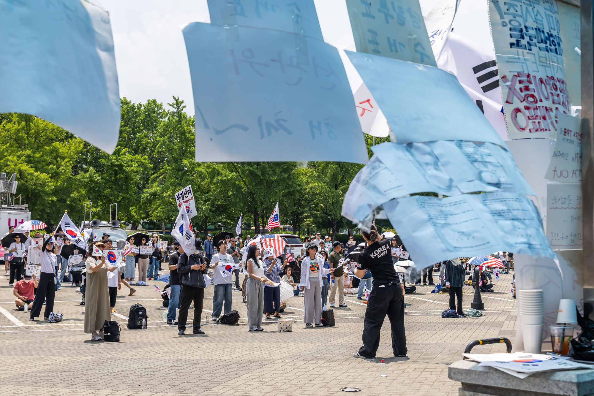 사회;집회;시위;6.3지방선거투표용지부족사태;재선거요구;부정선거주장;잠실개표소봉쇄시위;잠실개표소봉쇄극우;극우집회;태극기집회;올림픽공원투표소봉쇄