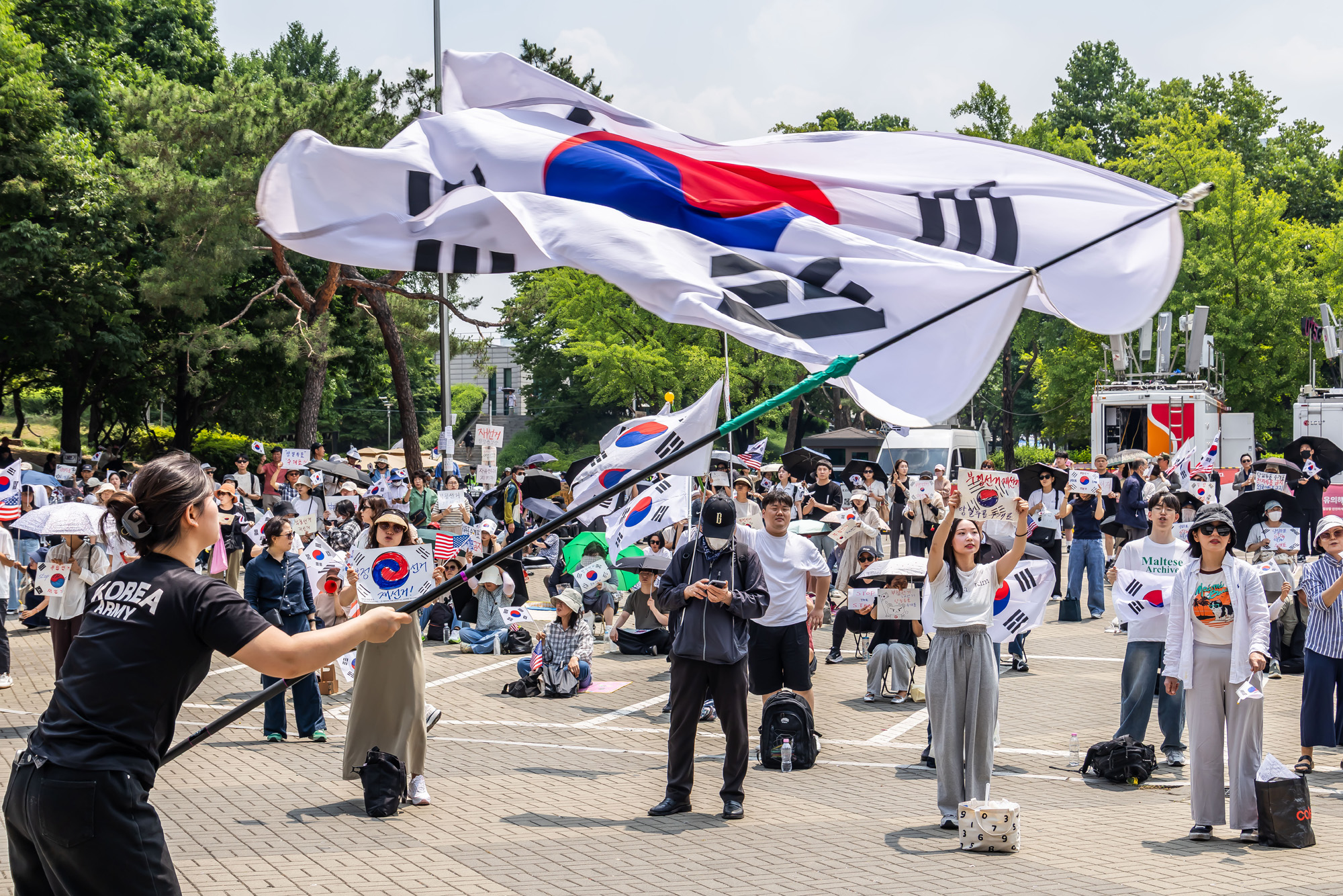 사회;집회;시위;6.3지방선거투표용지부족사태;재선거요구;부정선거주장;잠실개표소봉쇄시위;잠실개표소봉쇄극우;극우집회;태극기집회;올림픽공원투표소봉쇄