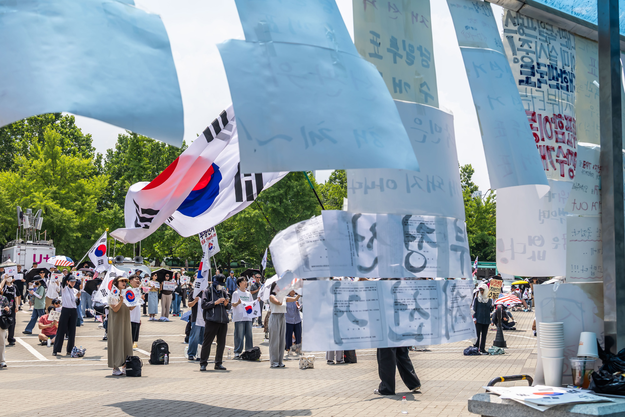사회;집회;시위;6.3지방선거투표용지부족사태;재선거요구;부정선거주장;잠실개표소봉쇄시위;잠실개표소봉쇄극우;극우집회;태극기집회;올림픽공원투표소봉쇄