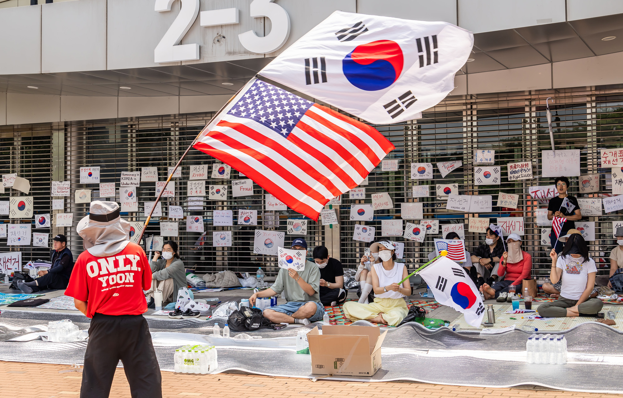 사회;집회;시위;6.3지방선거투표용지부족사태;재선거요구;부정선거주장;잠실개표소봉쇄시위;잠실개표소봉쇄극우;극우집회;태극기집회;올림픽공원투표소봉쇄