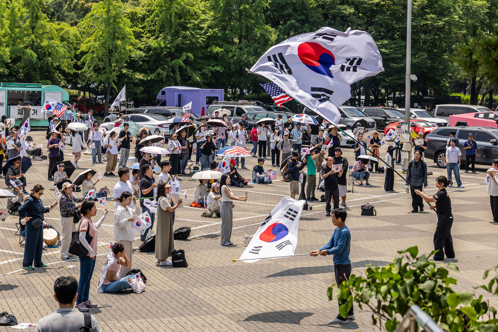 사회;집회;시위;6.3지방선거투표용지부족사태;재선거요구;부정선거주장;잠실개표소봉쇄시위;잠실개표소봉쇄극우;극우집회;태극기집회;올림픽공원투표소봉쇄