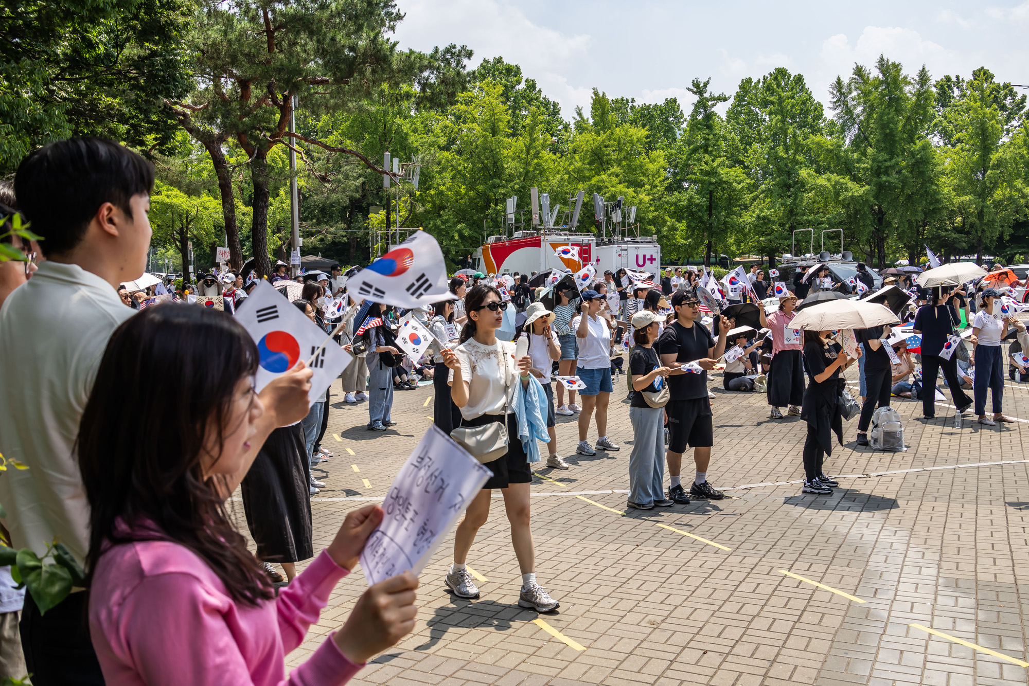 사회;집회;시위;6.3지방선거투표용지부족사태;재선거요구;부정선거주장;잠실개표소봉쇄시위;잠실개표소봉쇄극우;극우집회;태극기집회;올림픽공원투표소봉쇄
