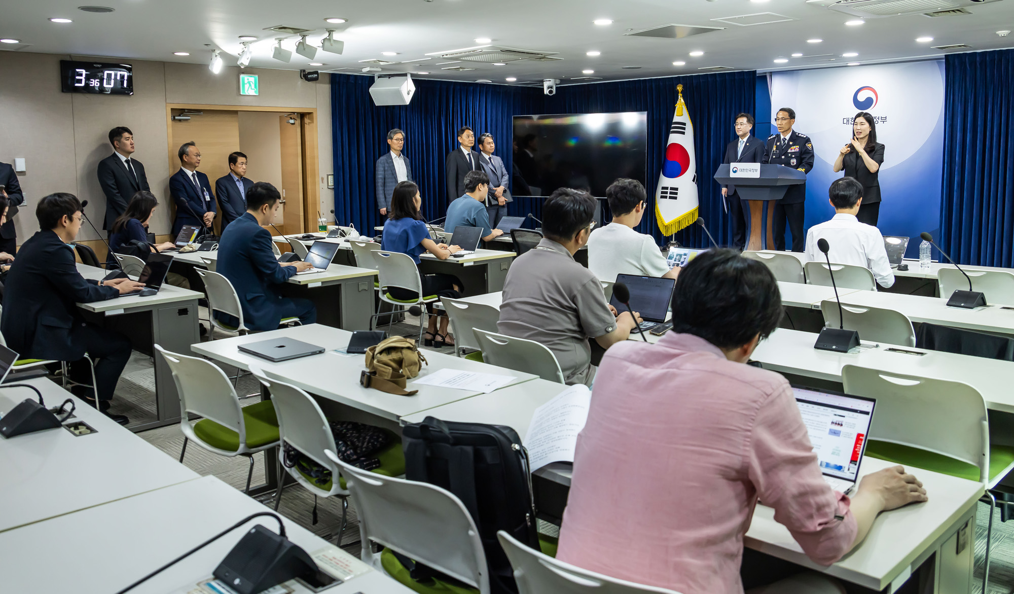 정부;이재명정부;정부서울청사;행정안전부;윤호중;윤호중행정안전부장관;잠실개표소집단시위대국민담화;국민참정권침해;서울잠실개표소인근집단시위