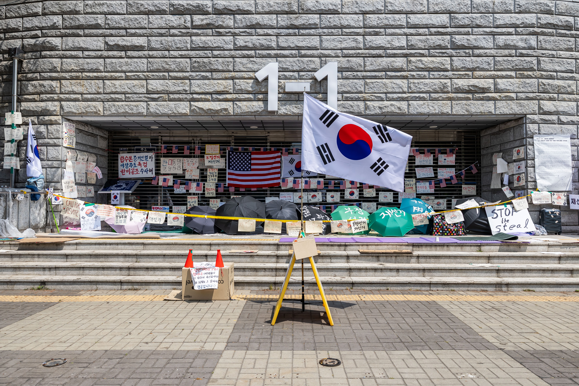 사회;집회;시위;6.3지방선거투표용지부족사태;재선거요구;부정선거주장;잠실개표소봉쇄시위;잠실개표소봉쇄극우;극우집회;태극기집회;올림픽공원투표소봉쇄