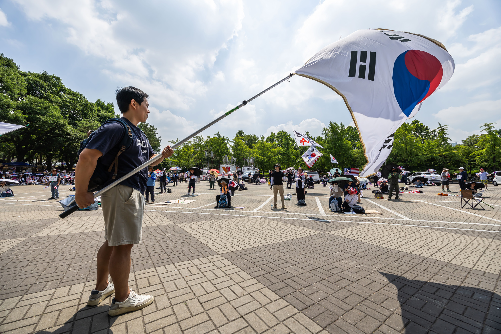 사회;집회;시위;6.3지방선거투표용지부족사태;재선거요구;부정선거주장;잠실개표소봉쇄시위;잠실개표소봉쇄극우;극우집회;태극기집회;올림픽공원투표소봉쇄