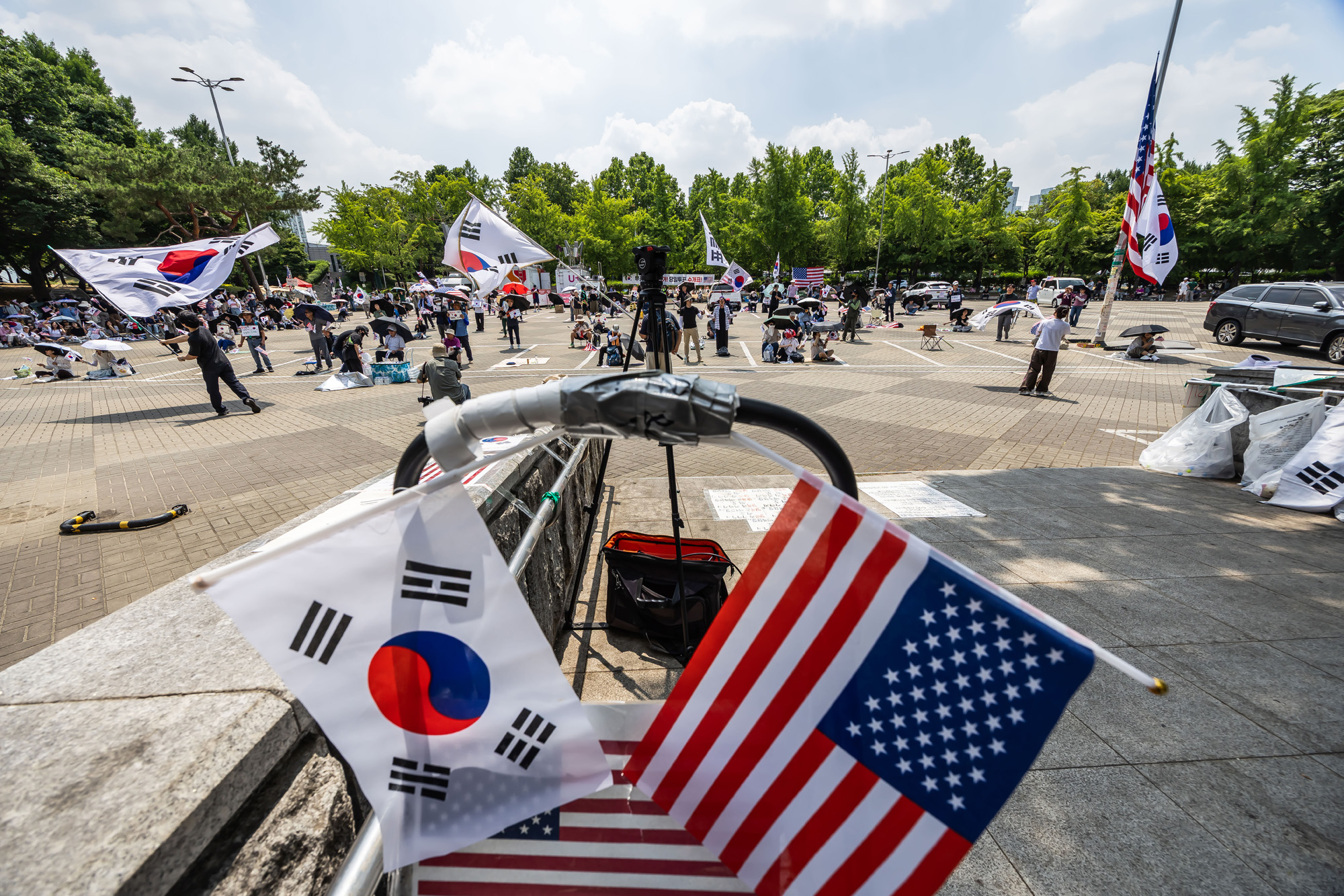 사회;집회;시위;6.3지방선거투표용지부족사태;재선거요구;부정선거주장;잠실개표소봉쇄시위;잠실개표소봉쇄극우;극우집회;태극기집회;올림픽공원투표소봉쇄