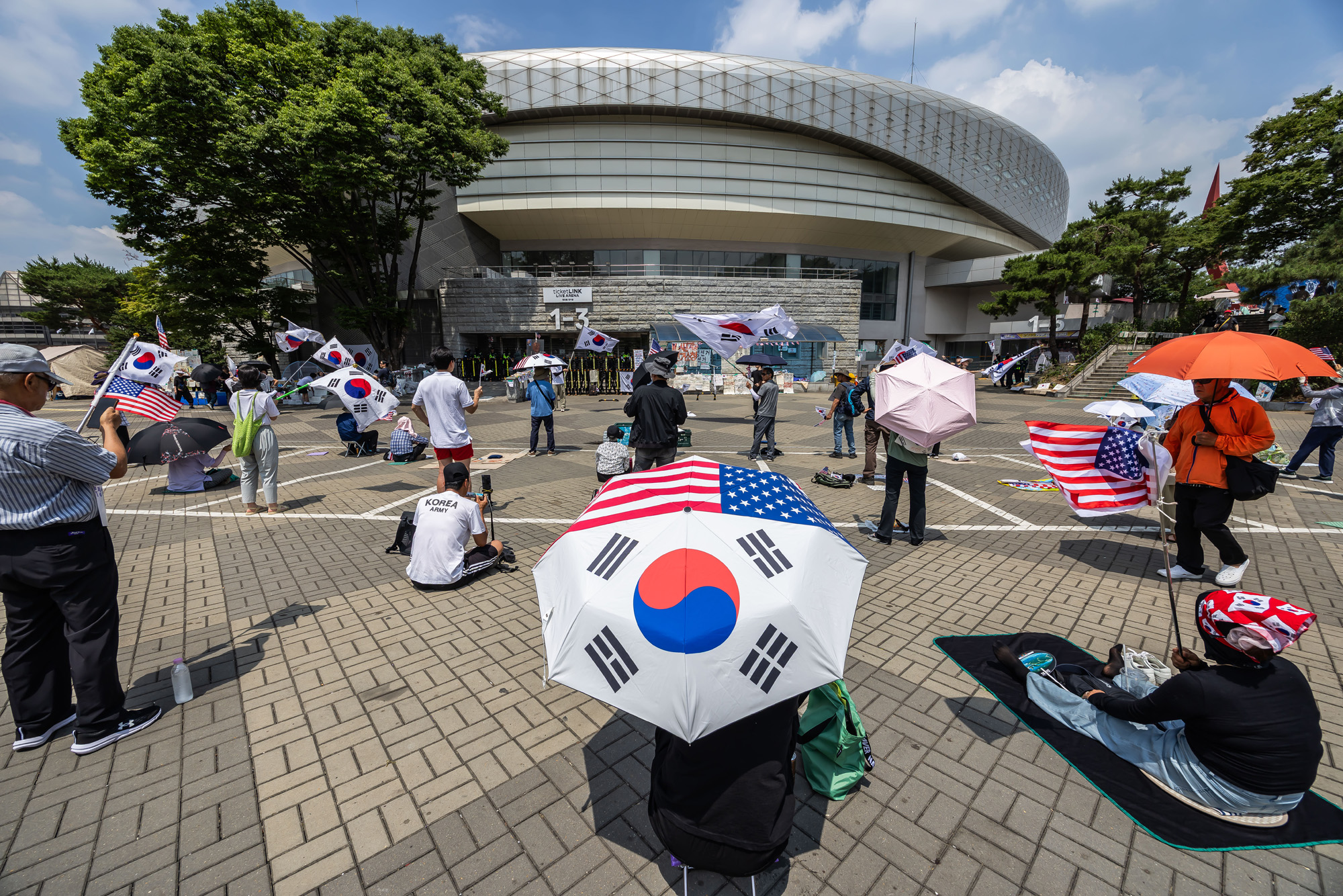 사회;집회;시위;6.3지방선거투표용지부족사태;재선거요구;부정선거주장;잠실개표소봉쇄시위;잠실개표소봉쇄극우;극우집회;태극기집회;올림픽공원투표소봉쇄