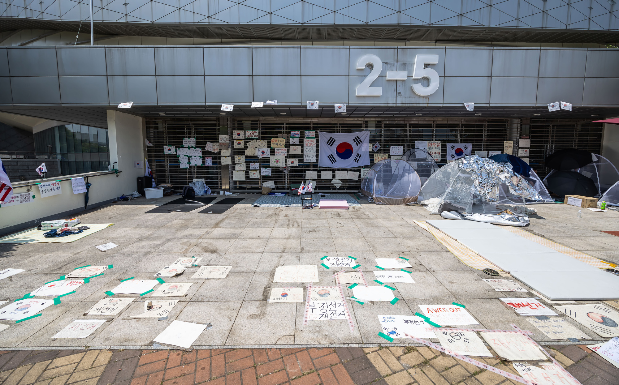 사회;집회;시위;6.3지방선거투표용지부족사태;재선거요구;부정선거주장;잠실개표소봉쇄시위;잠실개표소봉쇄극우;극우집회;태극기집회;올림픽공원투표소봉쇄