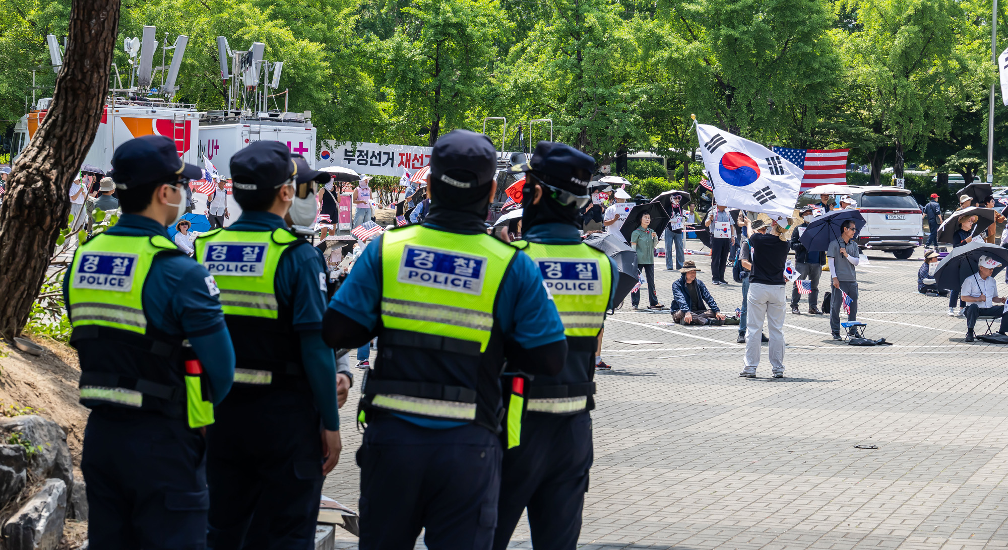 사회;집회;시위;6.3지방선거투표용지부족사태;재선거요구;부정선거주장;잠실개표소봉쇄시위;잠실개표소봉쇄극우;극우집회;태극기집회;올림픽공원투표소봉쇄
