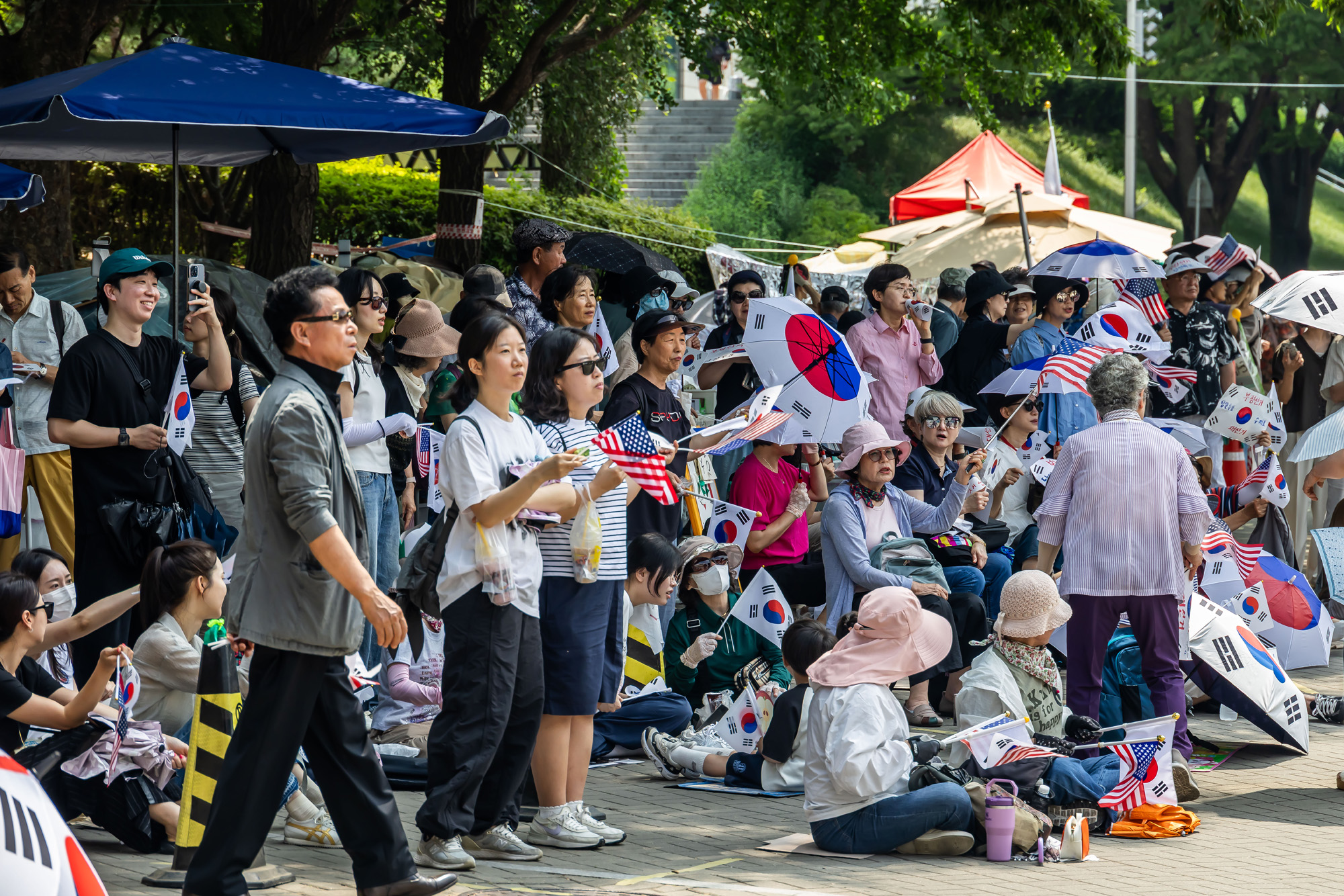 사회;집회;시위;6.3지방선거투표용지부족사태;재선거요구;부정선거주장;잠실개표소봉쇄시위;잠실개표소봉쇄극우;극우집회;태극기집회;올림픽공원투표소봉쇄