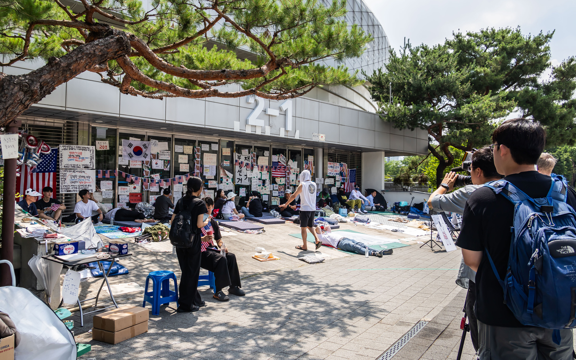 사회;집회;시위;6.3지방선거투표용지부족사태;재선거요구;부정선거주장;잠실개표소봉쇄시위;잠실개표소봉쇄극우;극우집회;태극기집회;올림픽공원투표소봉쇄