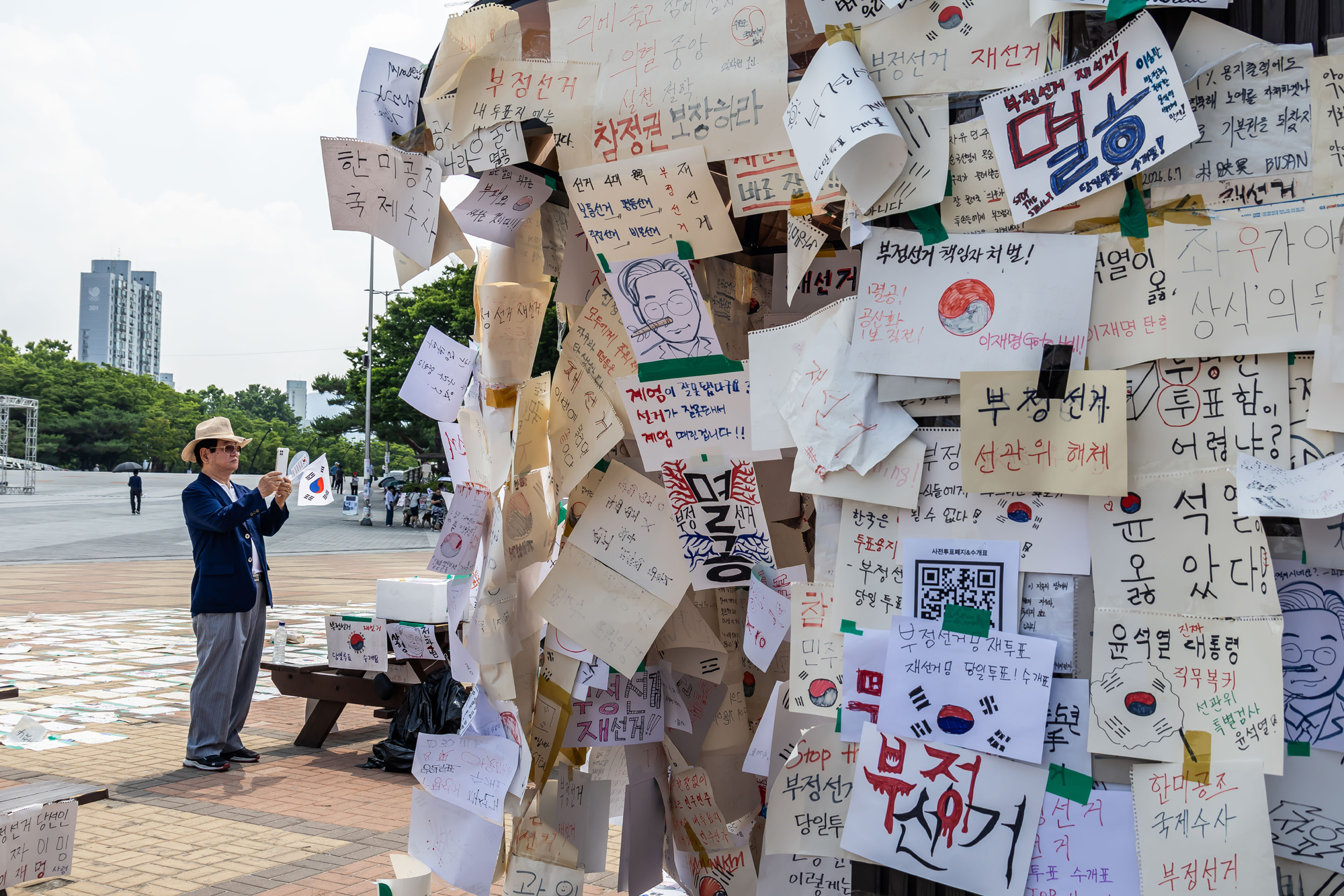 사회;집회;시위;6.3지방선거투표용지부족사태;재선거요구;부정선거주장;잠실개표소봉쇄시위;잠실개표소봉쇄극우;극우집회;태극기집회;올림픽공원투표소봉쇄