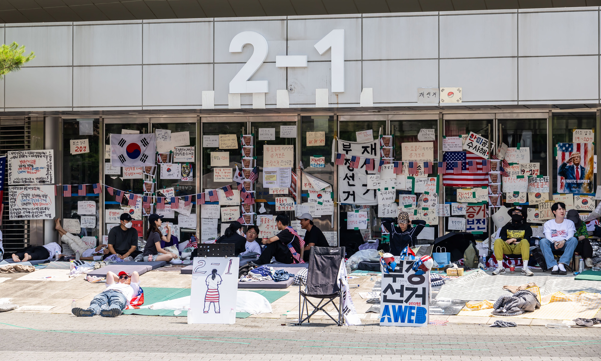 사회;집회;시위;6.3지방선거투표용지부족사태;재선거요구;부정선거주장;잠실개표소봉쇄시위;잠실개표소봉쇄극우;극우집회;태극기집회;올림픽공원투표소봉쇄