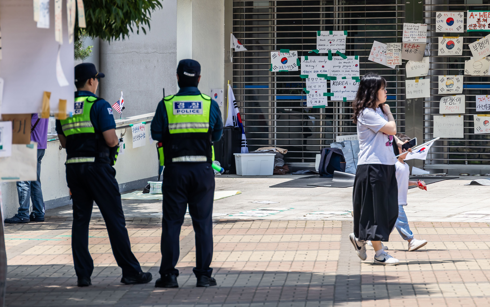 사회;집회;시위;6.3지방선거투표용지부족사태;재선거요구;부정선거주장;잠실개표소봉쇄시위;잠실개표소봉쇄극우;극우집회;태극기집회;올림픽공원투표소봉쇄