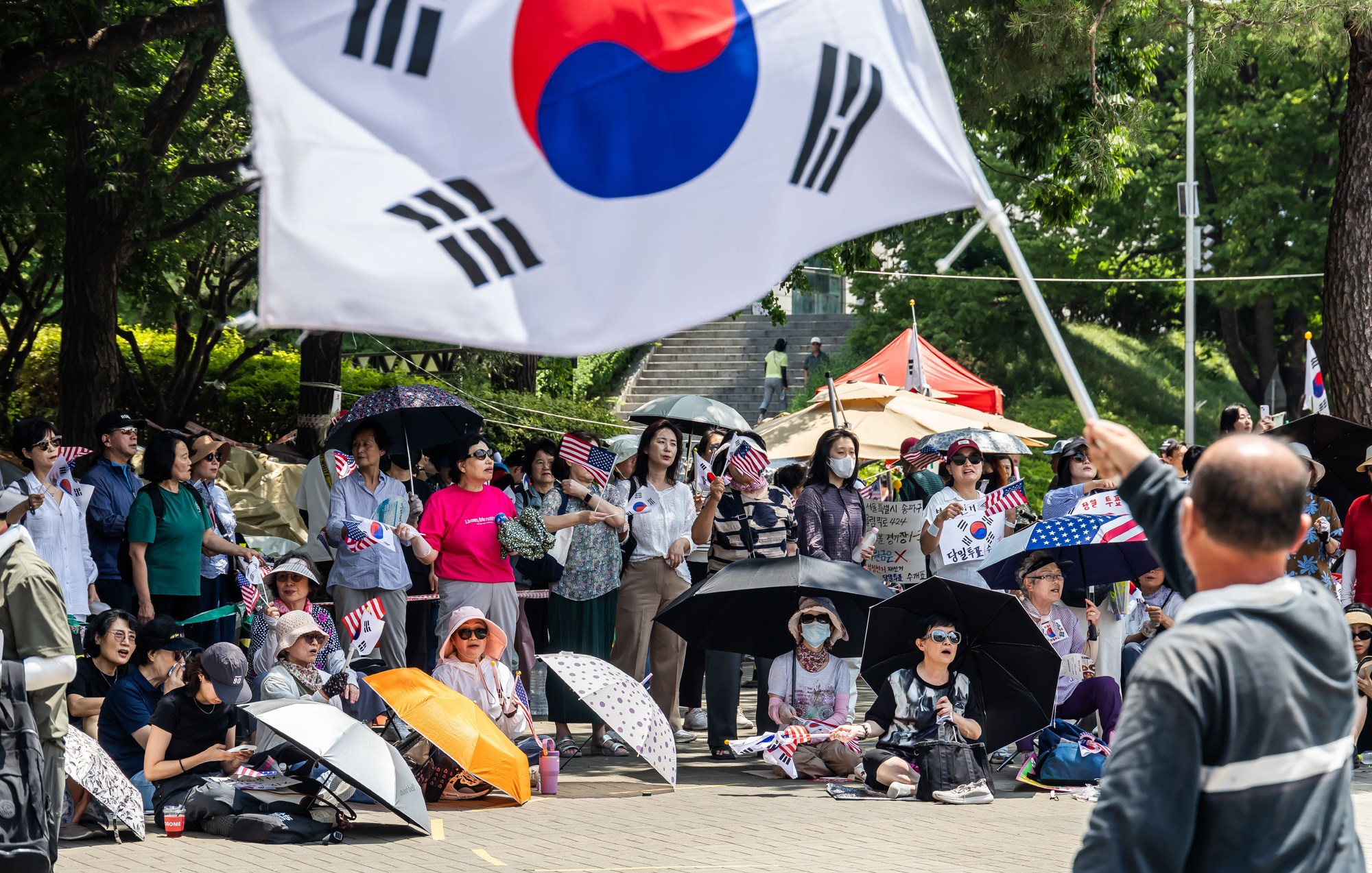 사회;집회;시위;6.3지방선거투표용지부족사태;재선거요구;부정선거주장;잠실개표소봉쇄시위;잠실개표소봉쇄극우;극우집회;태극기집회;올림픽공원투표소봉쇄