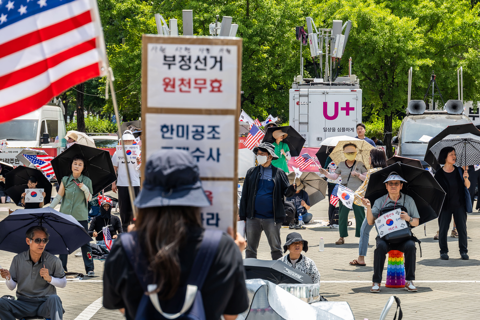 사회;집회;시위;6.3지방선거투표용지부족사태;재선거요구;부정선거주장;잠실개표소봉쇄시위;잠실개표소봉쇄극우;극우집회;태극기집회;올림픽공원투표소봉쇄