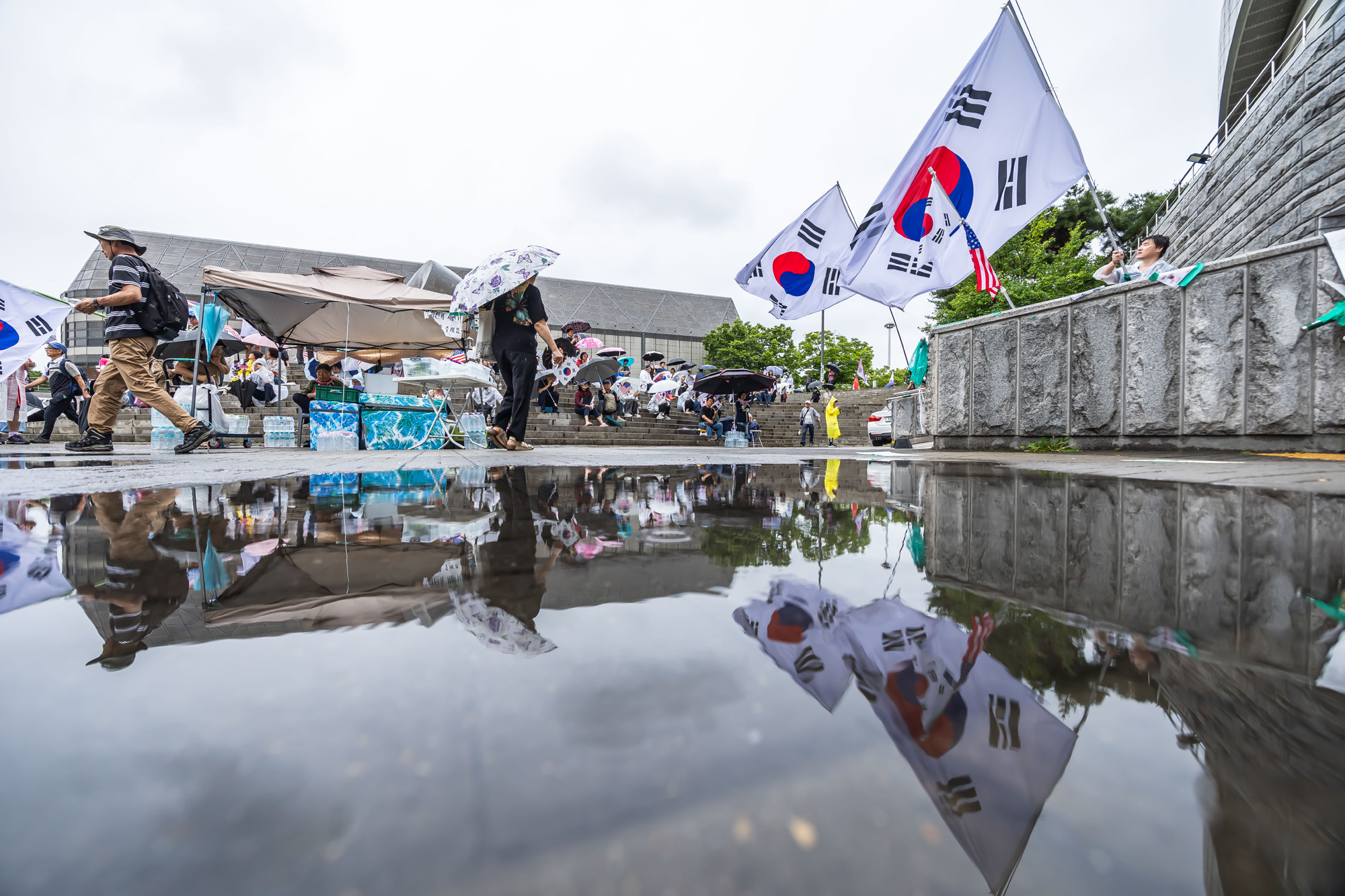 사회;집회;시위;6.3지방선거투표용지부족사태;재선거요구;부정선거주장;잠실개표소봉쇄시위;잠실개표소봉쇄극우;극우집회;태극기집회;올림픽공원투표소봉쇄