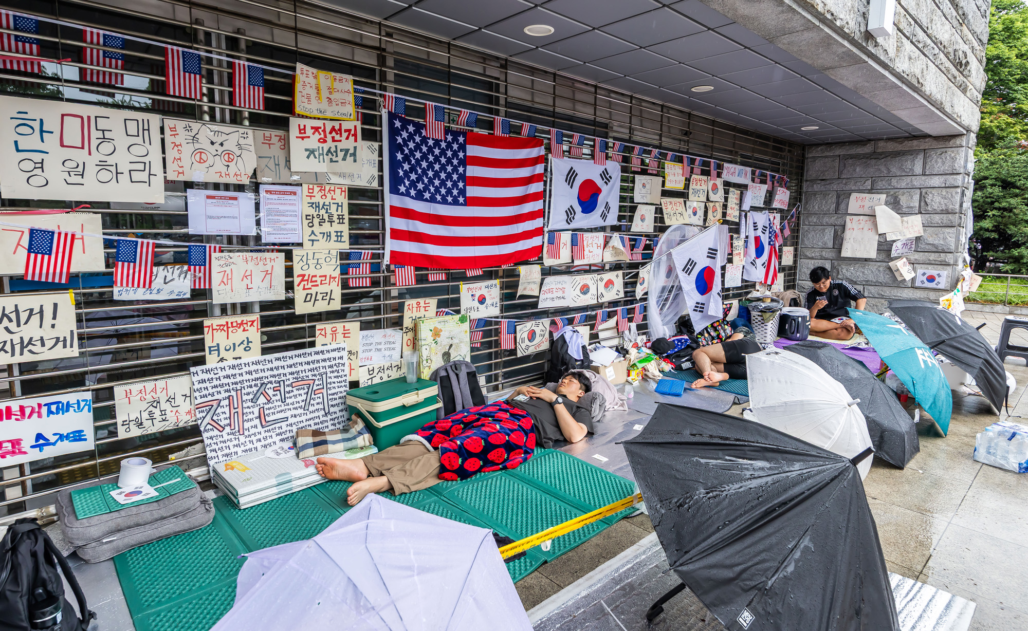 사회;집회;시위;6.3지방선거투표용지부족사태;재선거요구;부정선거주장;잠실개표소봉쇄시위;잠실개표소봉쇄극우;극우집회;태극기집회;올림픽공원투표소봉쇄