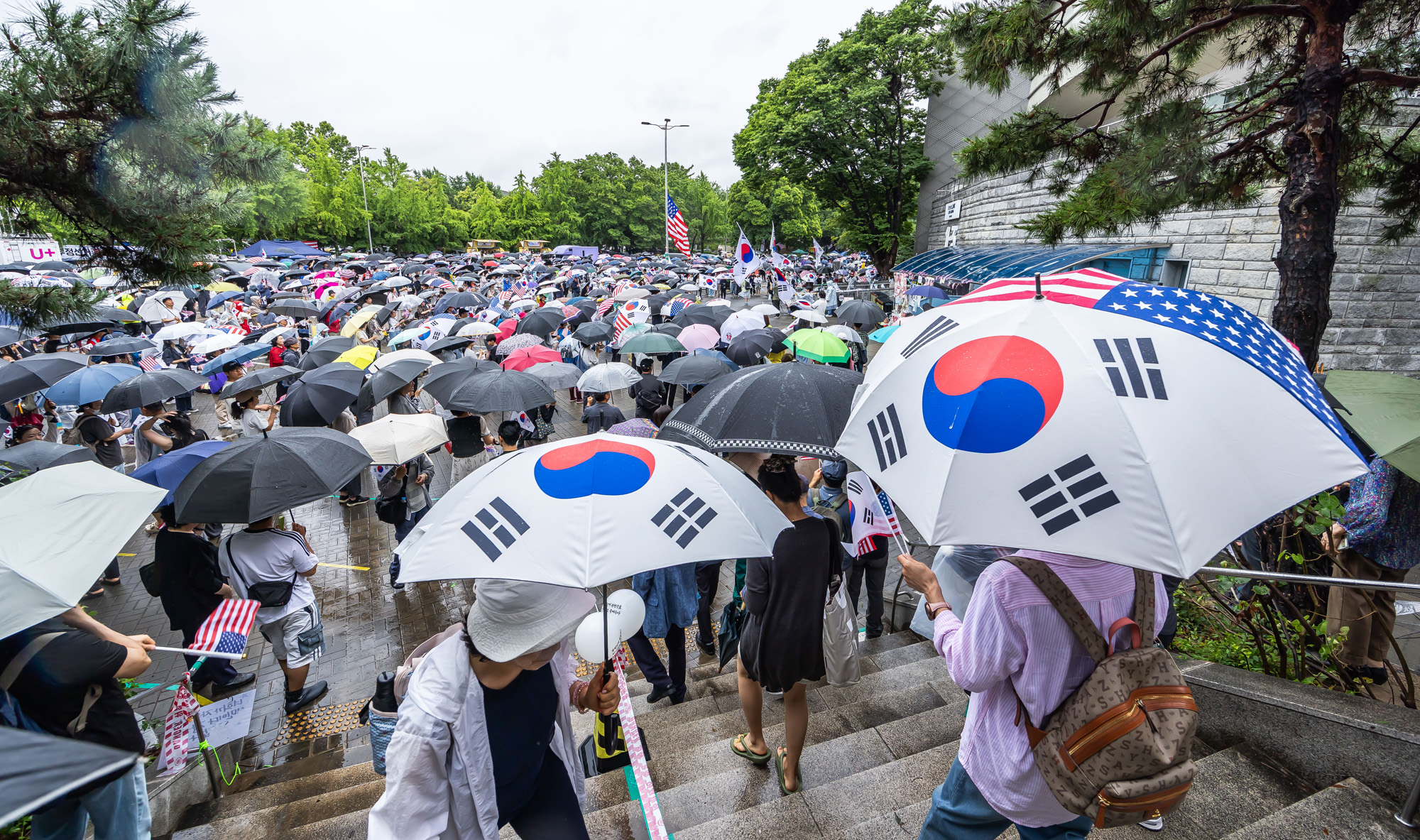 사회;집회;시위;6.3지방선거투표용지부족사태;재선거요구;부정선거주장;잠실개표소봉쇄시위;잠실개표소봉쇄극우;극우집회;태극기집회;올림픽공원투표소봉쇄
