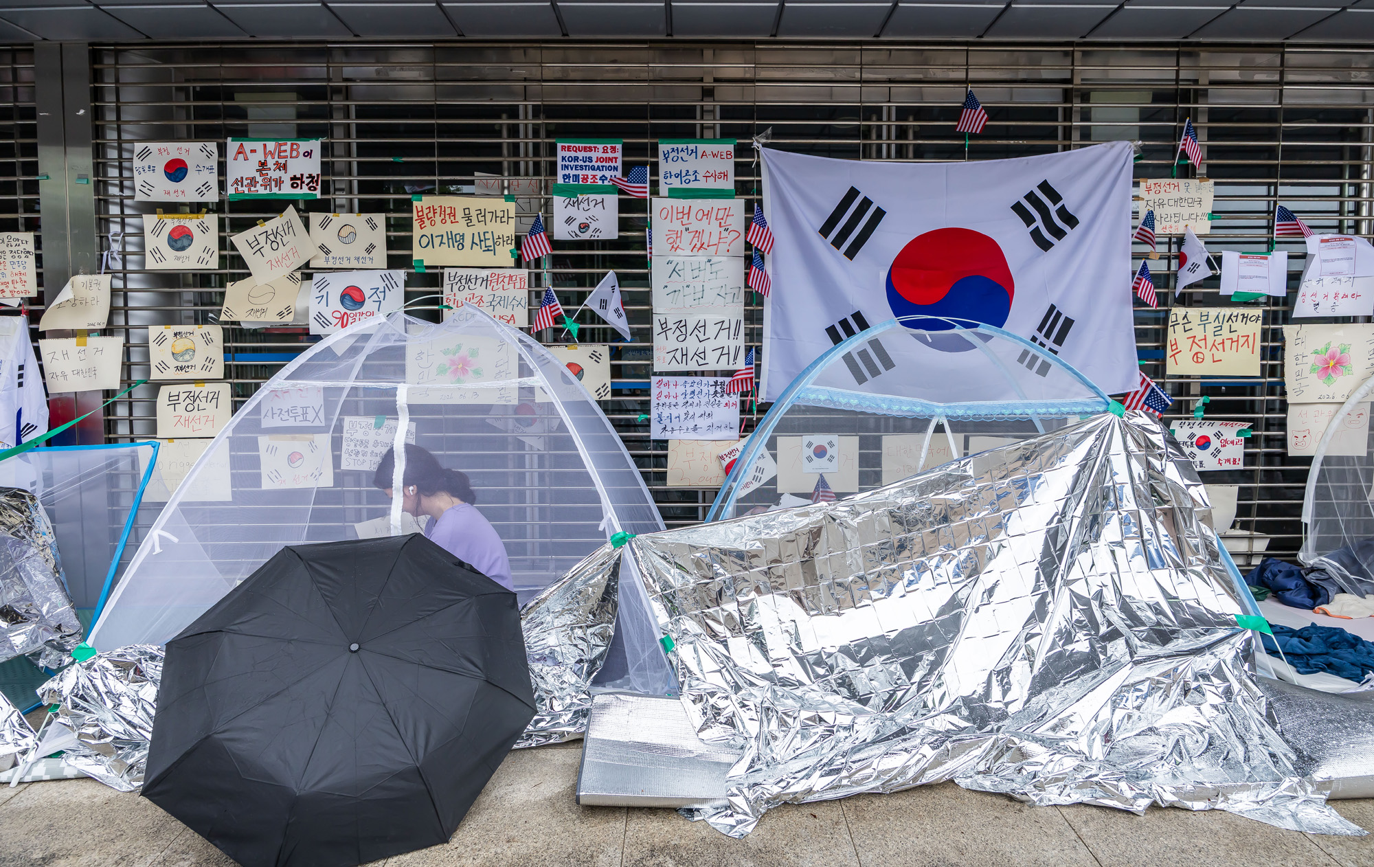 사회;집회;시위;6.3지방선거투표용지부족사태;재선거요구;부정선거주장;잠실개표소봉쇄시위;잠실개표소봉쇄극우;극우집회;태극기집회;올림픽공원투표소봉쇄