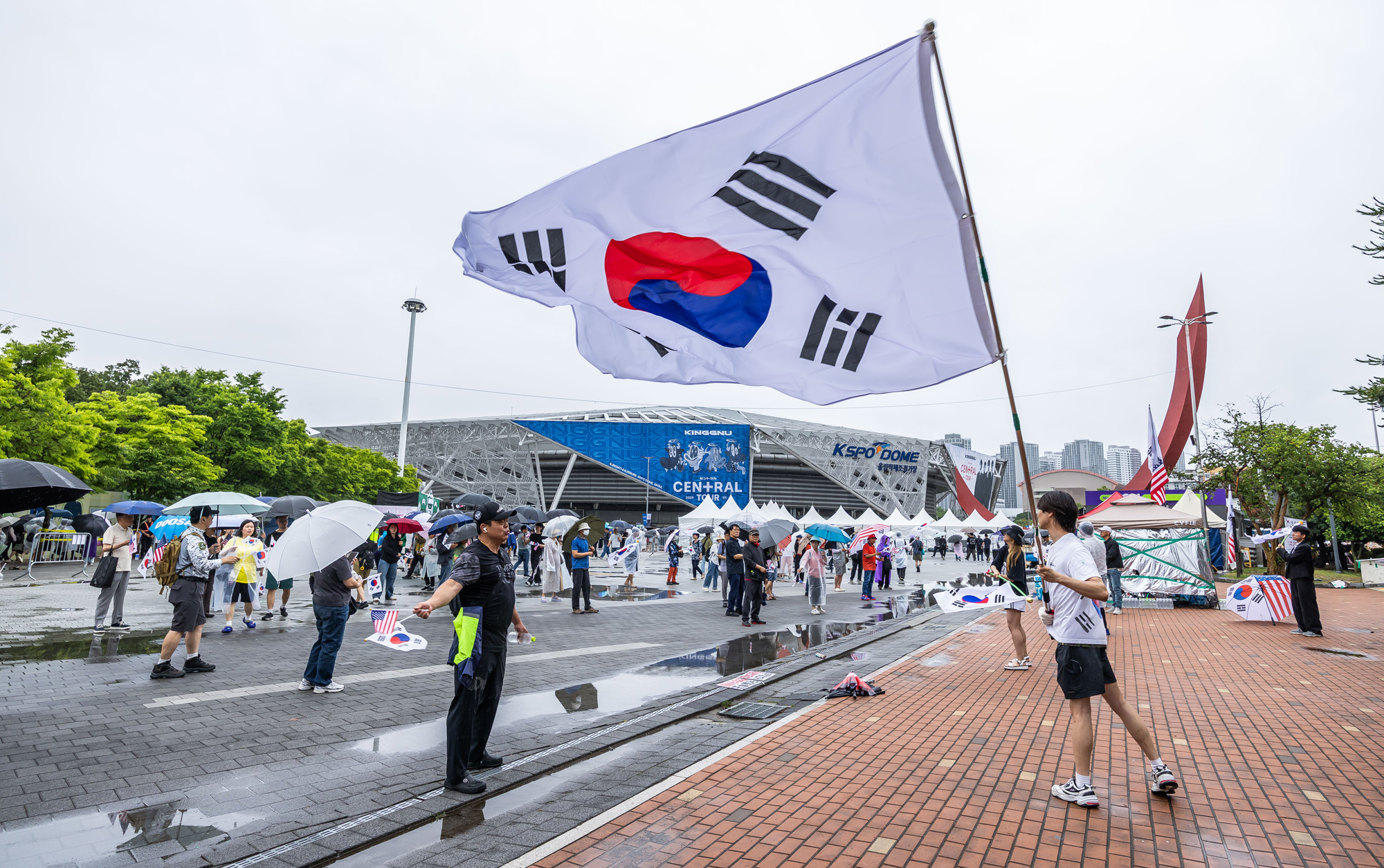사회;집회;시위;6.3지방선거투표용지부족사태;재선거요구;부정선거주장;잠실개표소봉쇄시위;잠실개표소봉쇄극우;극우집회;태극기집회;올림픽공원투표소봉쇄