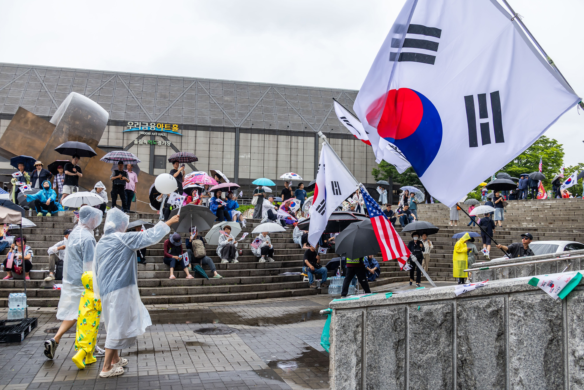 사회;집회;시위;6.3지방선거투표용지부족사태;재선거요구;부정선거주장;잠실개표소봉쇄시위;잠실개표소봉쇄극우;극우집회;태극기집회;올림픽공원투표소봉쇄