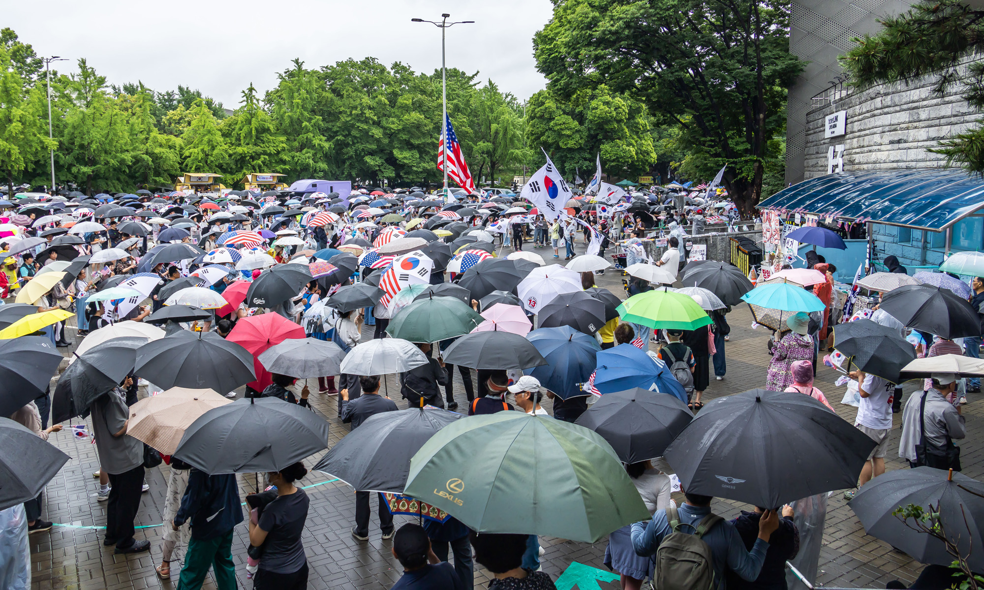 사회;집회;시위;6.3지방선거투표용지부족사태;재선거요구;부정선거주장;잠실개표소봉쇄시위;잠실개표소봉쇄극우;극우집회;태극기집회;올림픽공원투표소봉쇄