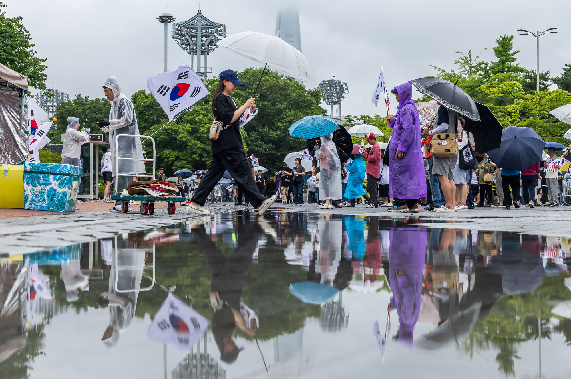 사회;집회;시위;6.3지방선거투표용지부족사태;재선거요구;부정선거주장;잠실개표소봉쇄시위;잠실개표소봉쇄극우;극우집회;태극기집회;올림픽공원투표소봉쇄