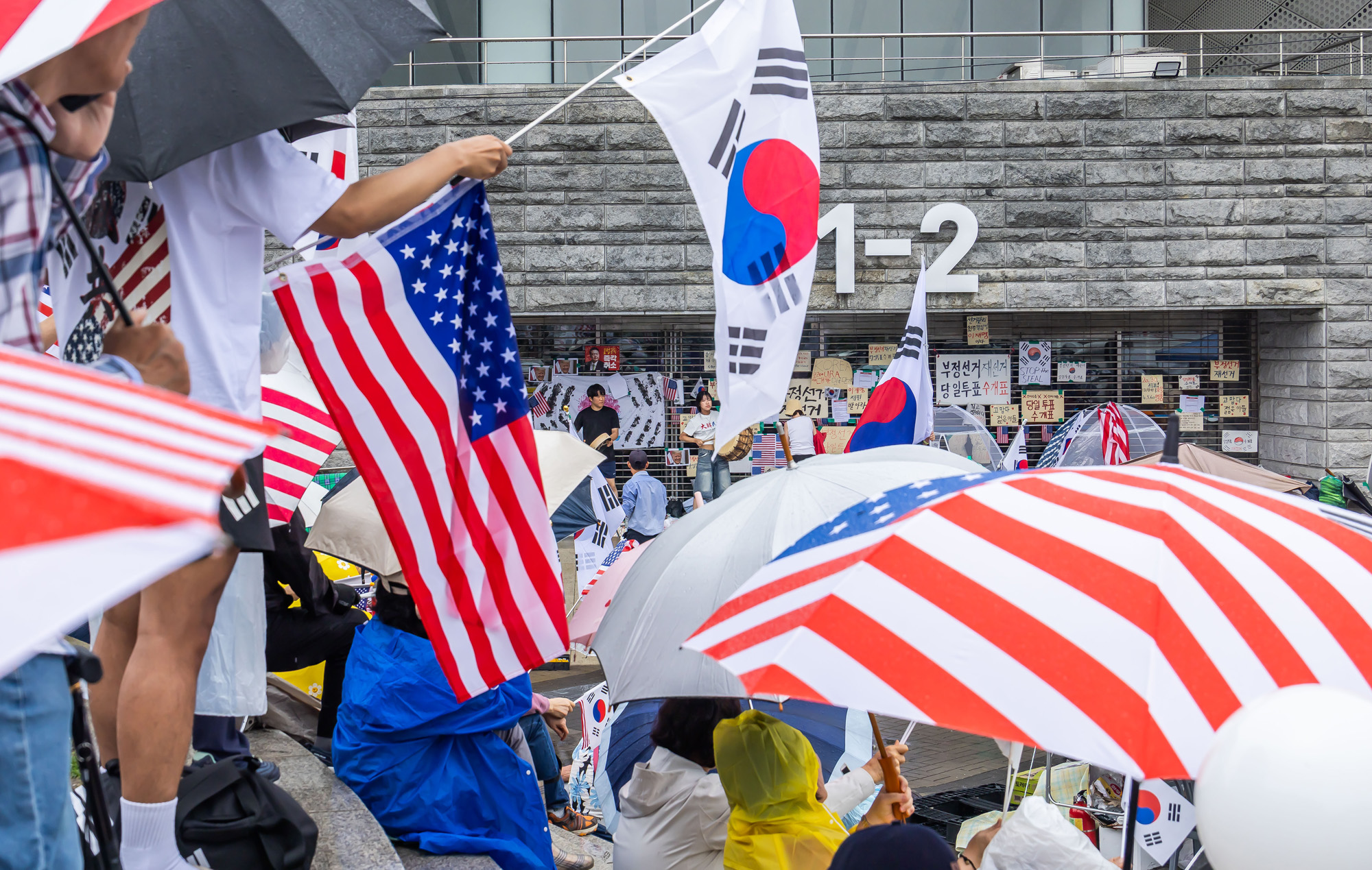 사회;집회;시위;6.3지방선거투표용지부족사태;재선거요구;부정선거주장;잠실개표소봉쇄시위;잠실개표소봉쇄극우;극우집회;태극기집회;올림픽공원투표소봉쇄
