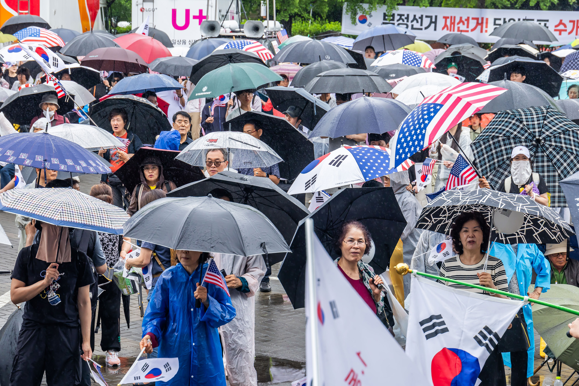 사회;집회;시위;6.3지방선거투표용지부족사태;재선거요구;부정선거주장;잠실개표소봉쇄시위;잠실개표소봉쇄극우;극우집회;태극기집회;올림픽공원투표소봉쇄